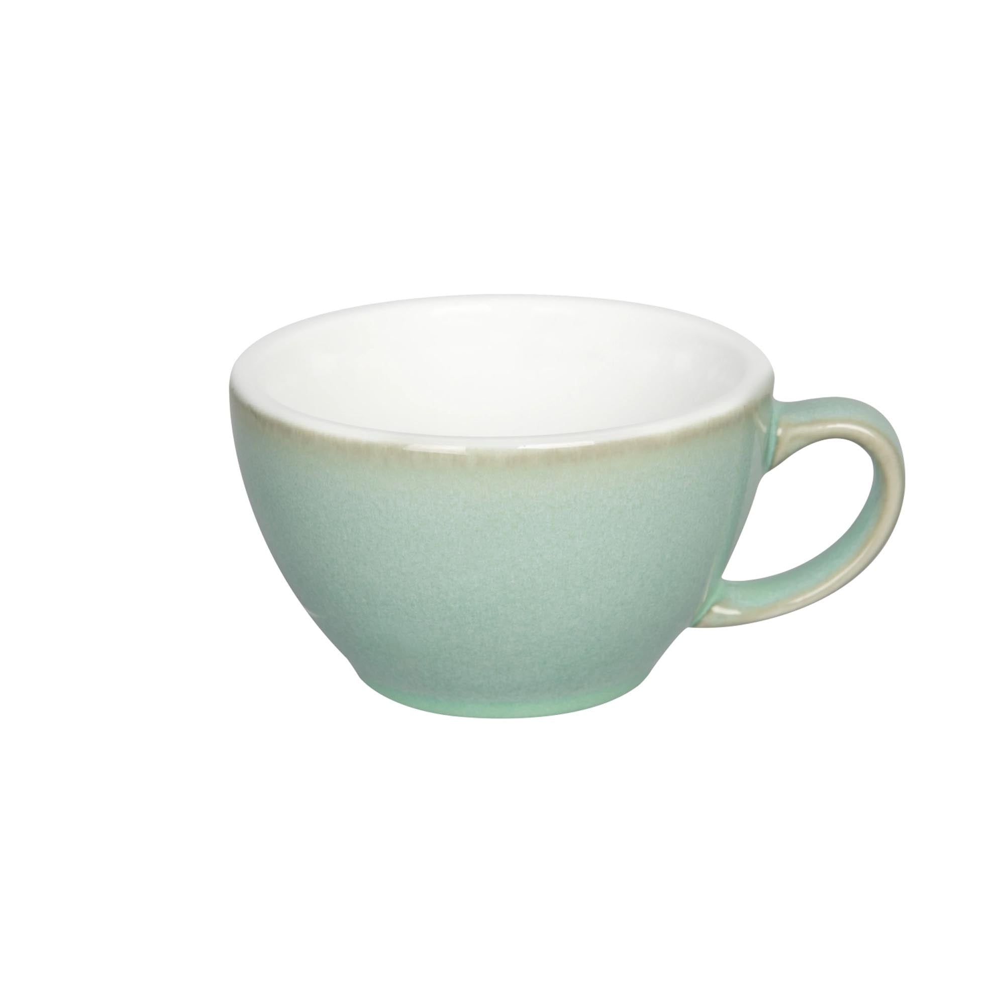 Egg Café Latte Tasse 300ml in Basilikum präsentiert im Onlineshop von KAQTU Design AG. Kaffeetassen ist von Loveramics