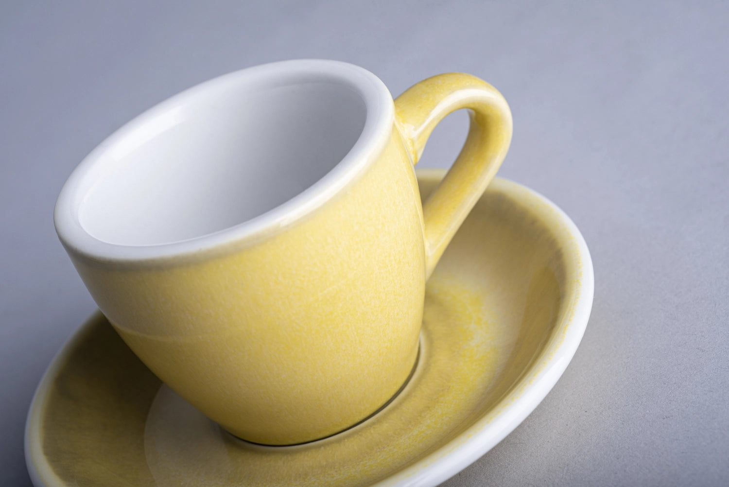Egg Espresso Tasse 80ml in Butterblume präsentiert im Onlineshop von KAQTU Design AG. Espressotassen ist von Loveramics