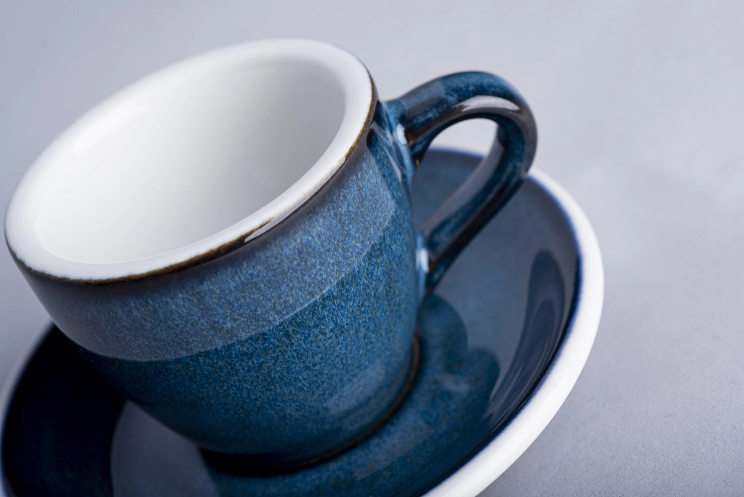 Egg Untertassen für Espresso bis Café Latte in Nachthimmel präsentiert im Onlineshop von KAQTU Design AG. Untertassen ist von Loveramics
