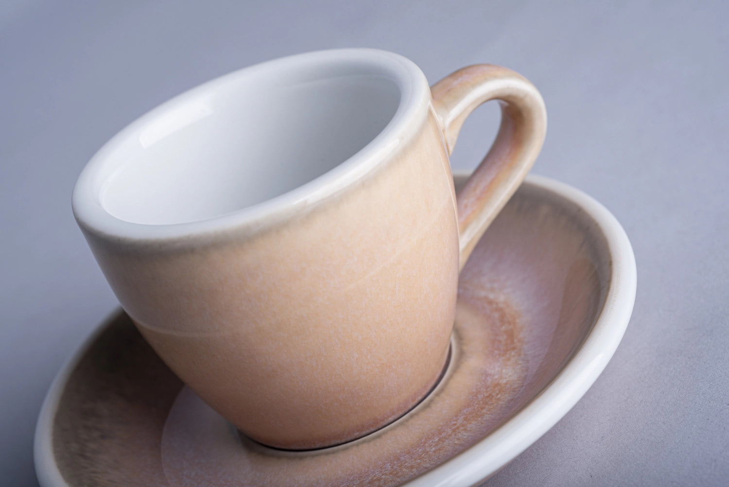 Egg Untertassen für Espresso bis Café Latte in Rose präsentiert im Onlineshop von KAQTU Design AG. Untertassen ist von Loveramics