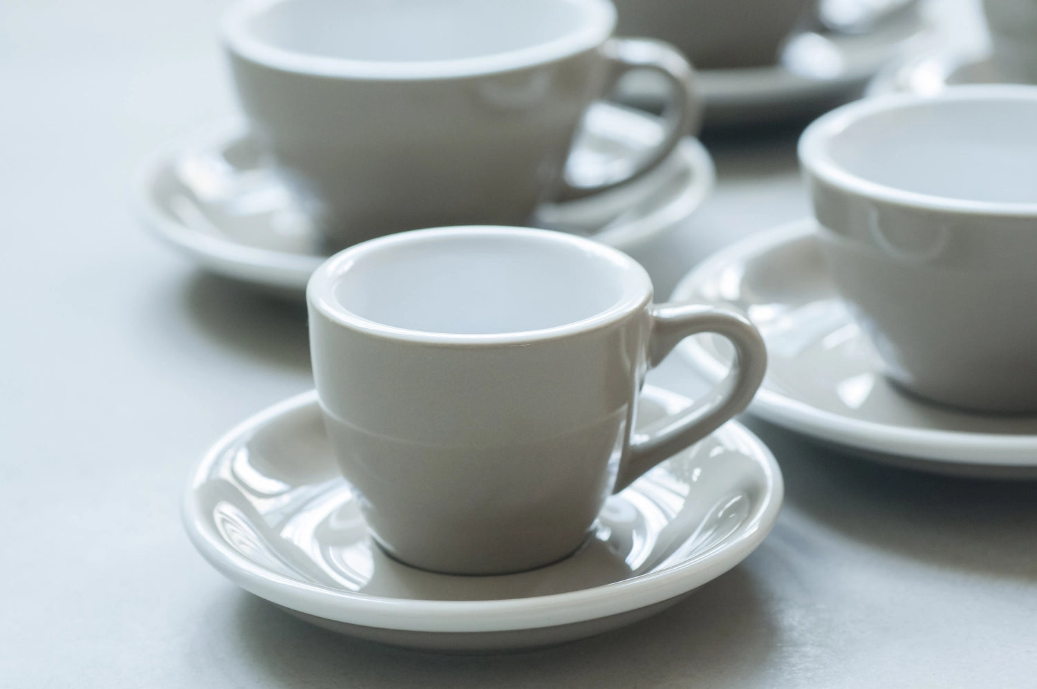 Egg Espresso Tasse 80ml in Graubraun präsentiert im Onlineshop von KAQTU Design AG. Espressotassen ist von Loveramics