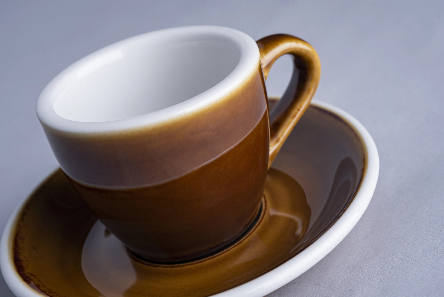 Elegante 80ml Egg Espresso Tasse von Loveramics, ideal für intensiven Espresso-Genuss, kombiniert zeitgemäßes Design mit hoher Qualität.