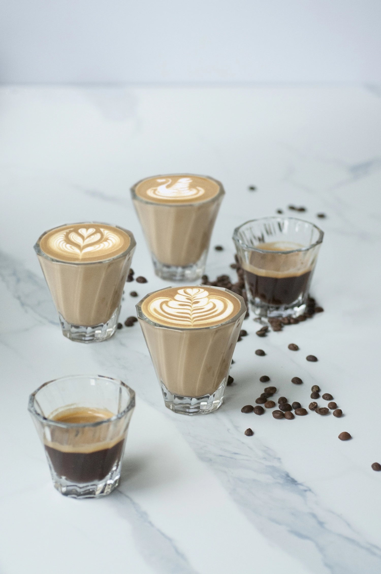 Schickes Twisted Cappuccino Glas von Loveramics, ideal für Kaffeeliebhaber, die Wert auf Design und Funktionalität legen.