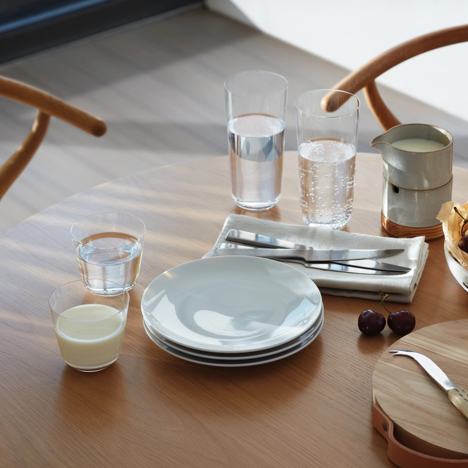 Set aus vier stilvollen Arc Bechern von LSA, 260ml, perfekt für Getränke, aus feinem Glas mit zeitgemäßem, ansprechendem Design.