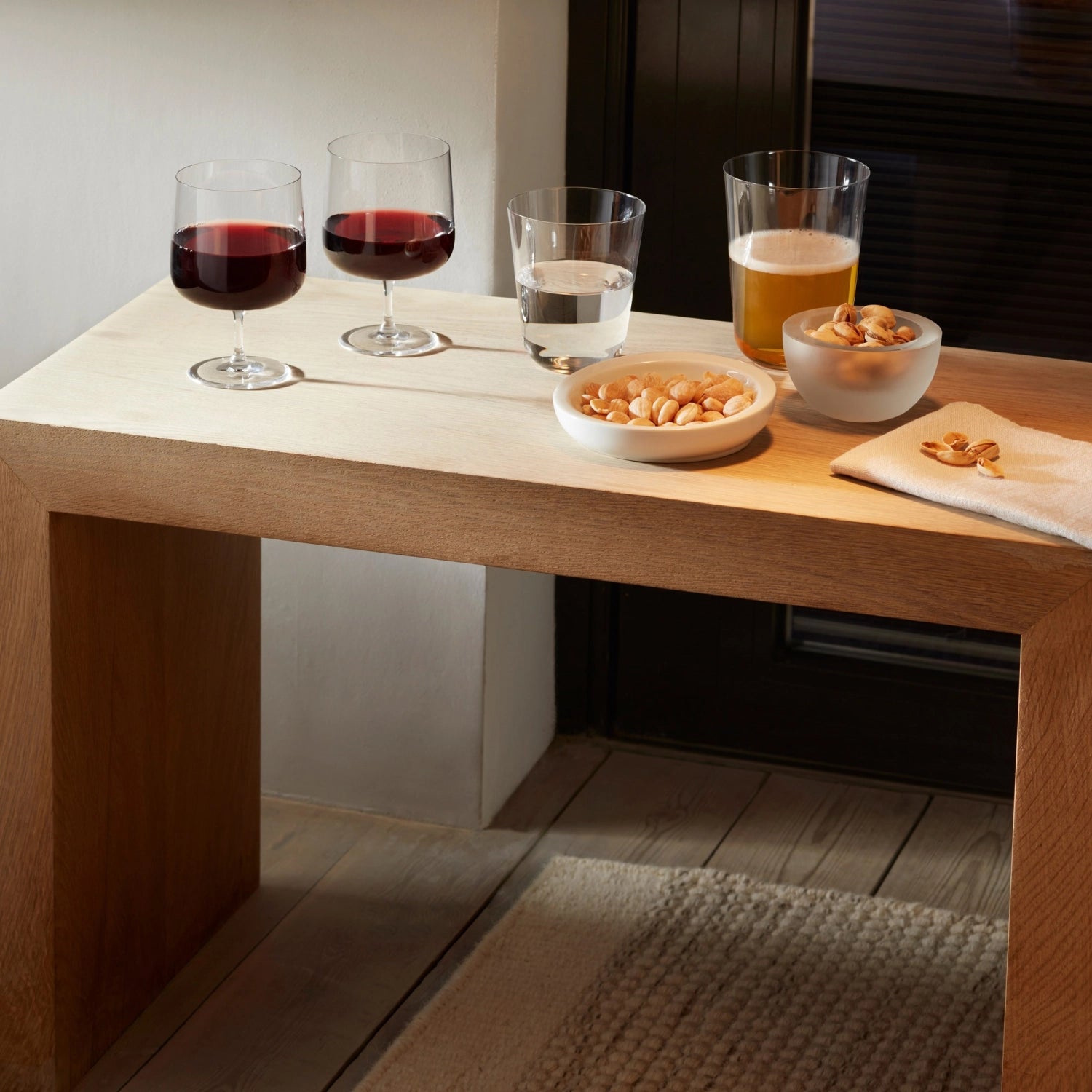 Elegantes 4er Set Arc Trinkgläser von LSA, 380ml, ideal für jede Gelegenheit, aus hochwertigem, klarem Glas für einen modernen Look.