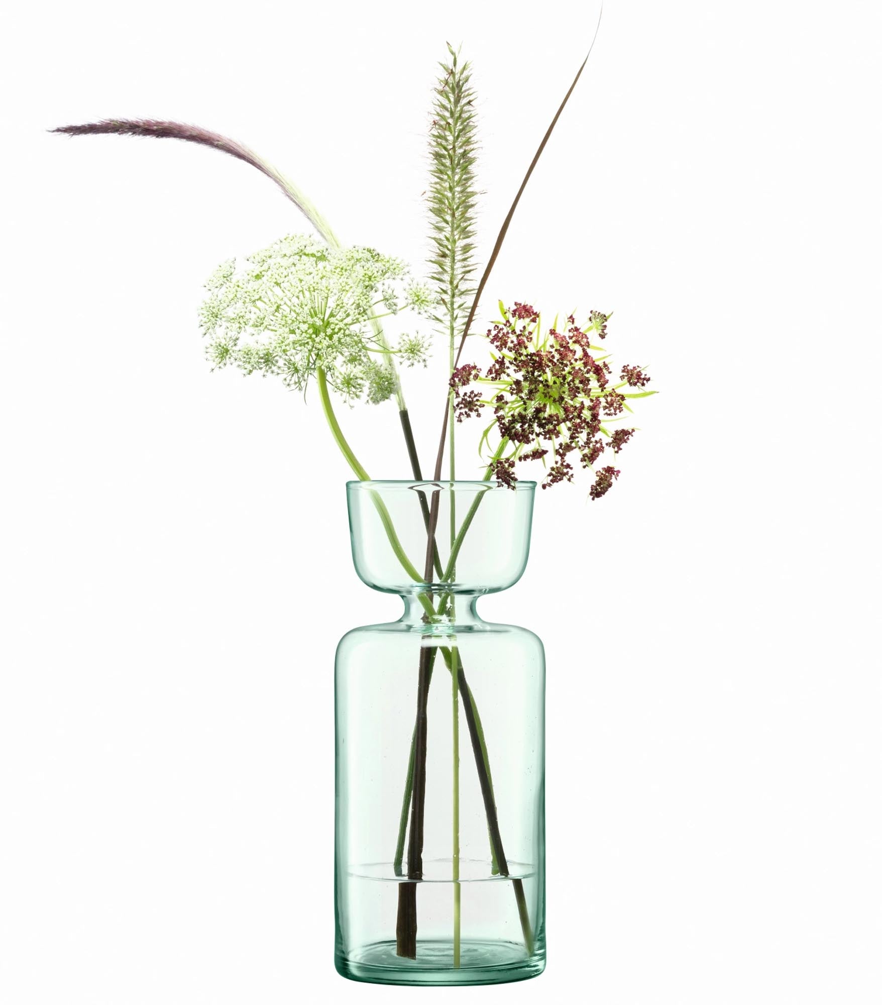 Nachhaltige Canopy Vase H20cm von LSA, ideal für Zwiebelpflanzen. Recyceltes Glas vereint modernes Design mit Funktionalität.
