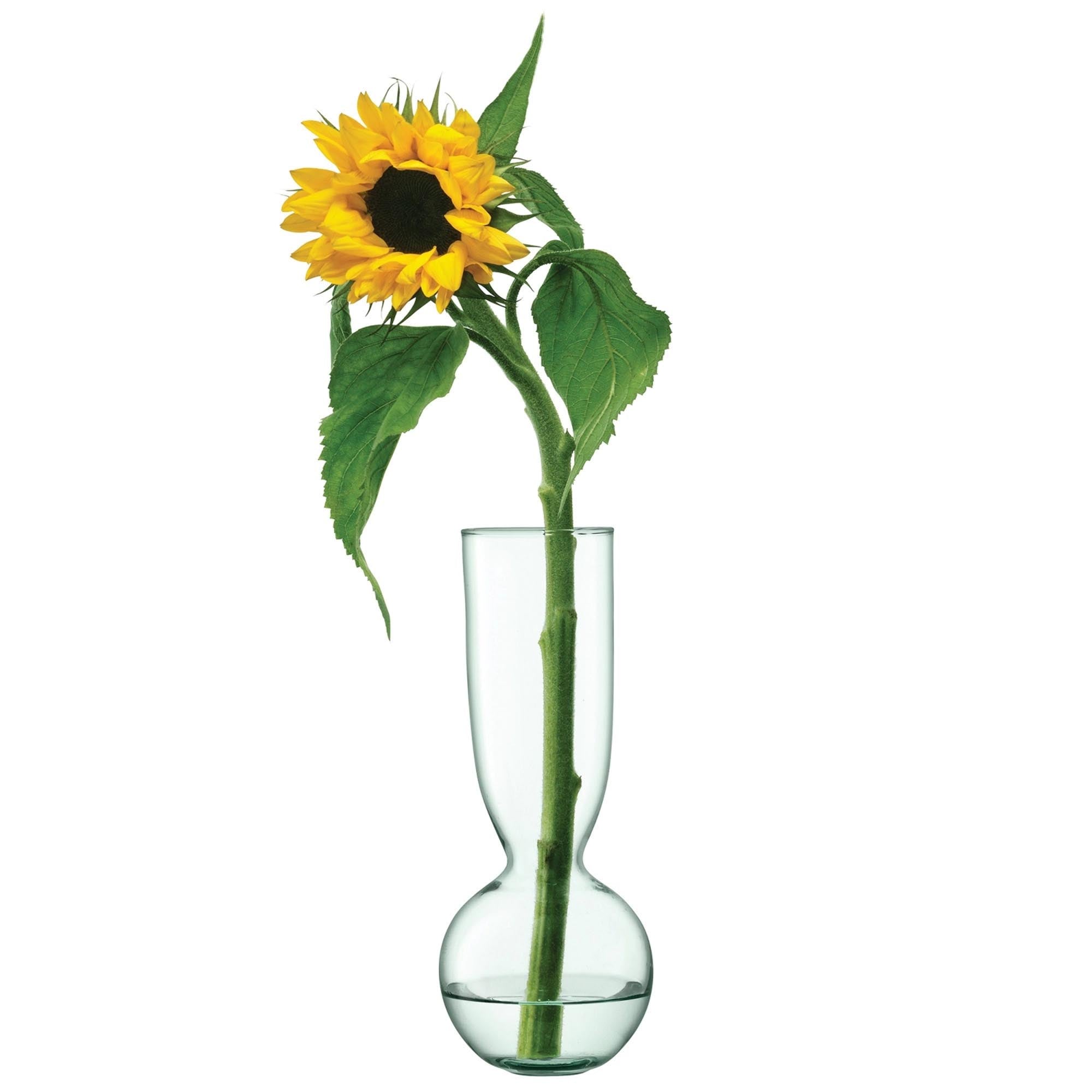 Entdecken Sie das Canopy Trio Vase Set von LSA: 3 einzigartige Vasen (H25cm, H30cm, H35cm) aus recyceltem Glas für nachhaltige Eleganz.