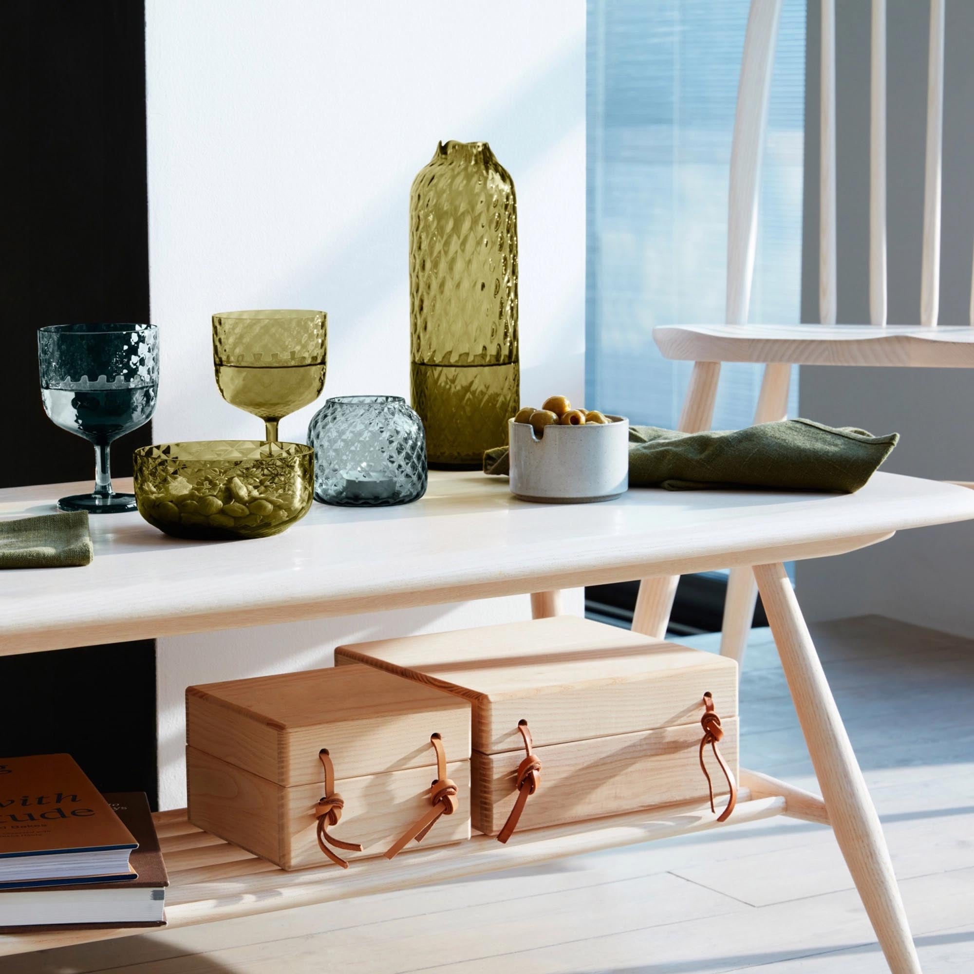 Handgefertigte 1L Karaffe in Waldgrün von LSA für stilvolle Tischdeko.