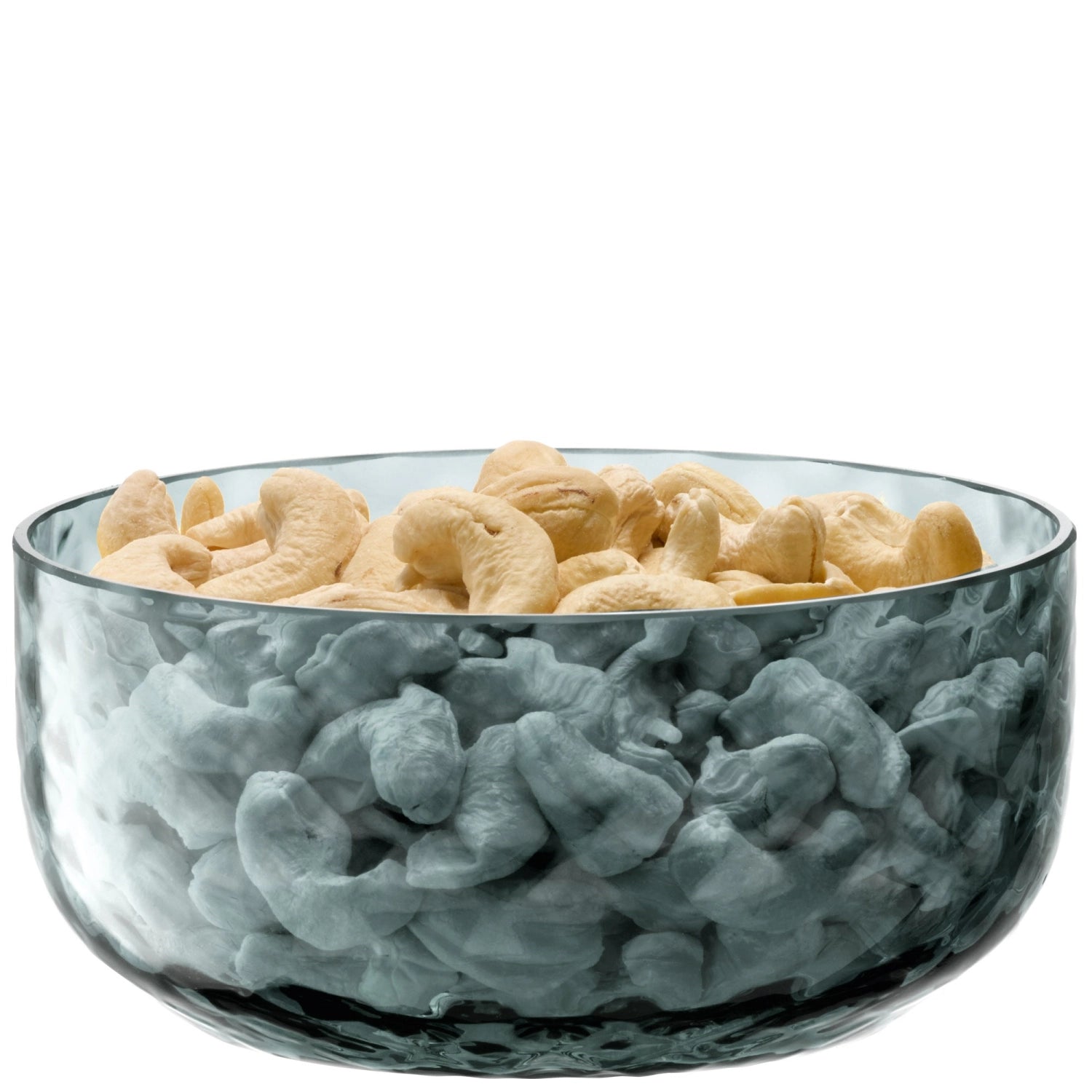 Verleihen Sie Ihrem Tisch mit der Dapple Schale 12cm Water Blue von LSA einen Hauch von Eleganz. Handgefertigt und einzigartig, ideal für Snacks und Desserts.