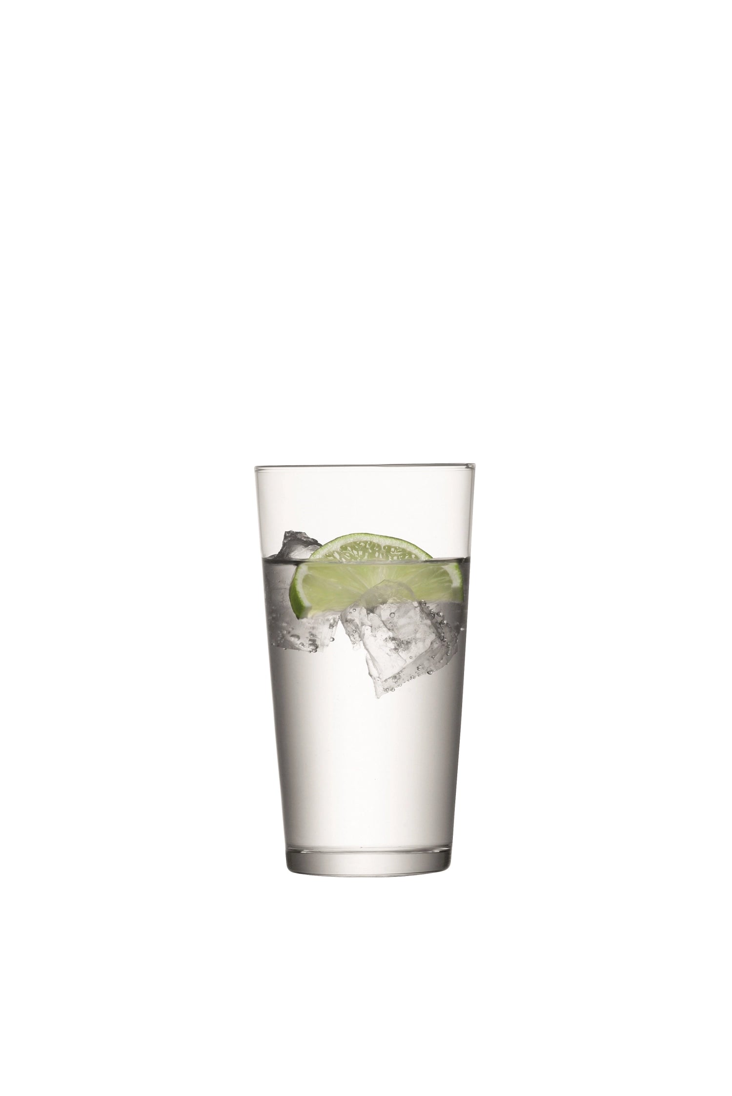 Mittelgroßes, klares Gio Saftglas von LSA mit 320 ml Fassungsvermögen, ideal für erfrischende Getränke und stilvolle Tischdekoration.