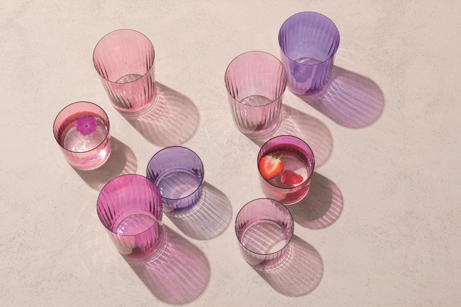 Elegantes 4-teiliges Set von LSA mit 310ml Gobelets in verschiedenen Granatnuancen, perfekt für besondere Anlässe und stilvolle Tischgestaltung.