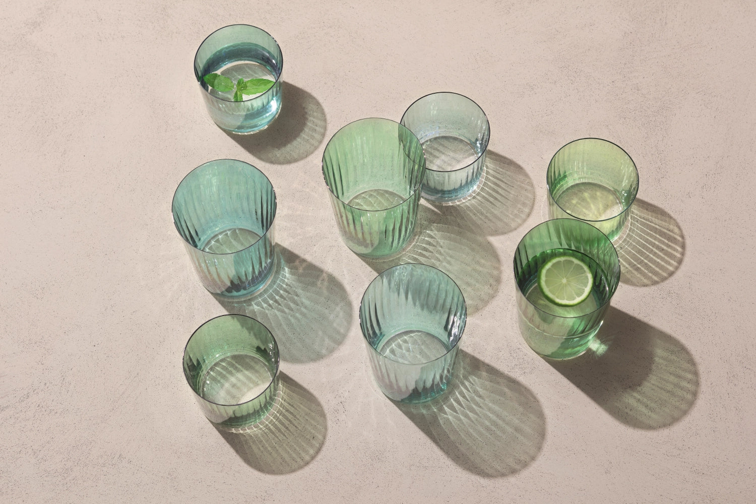 Elegantes 4-teiliges Set jadegrüner Gobelets von LSA, perfekt für besondere Anlässe und stilvolle Tischgestaltung.