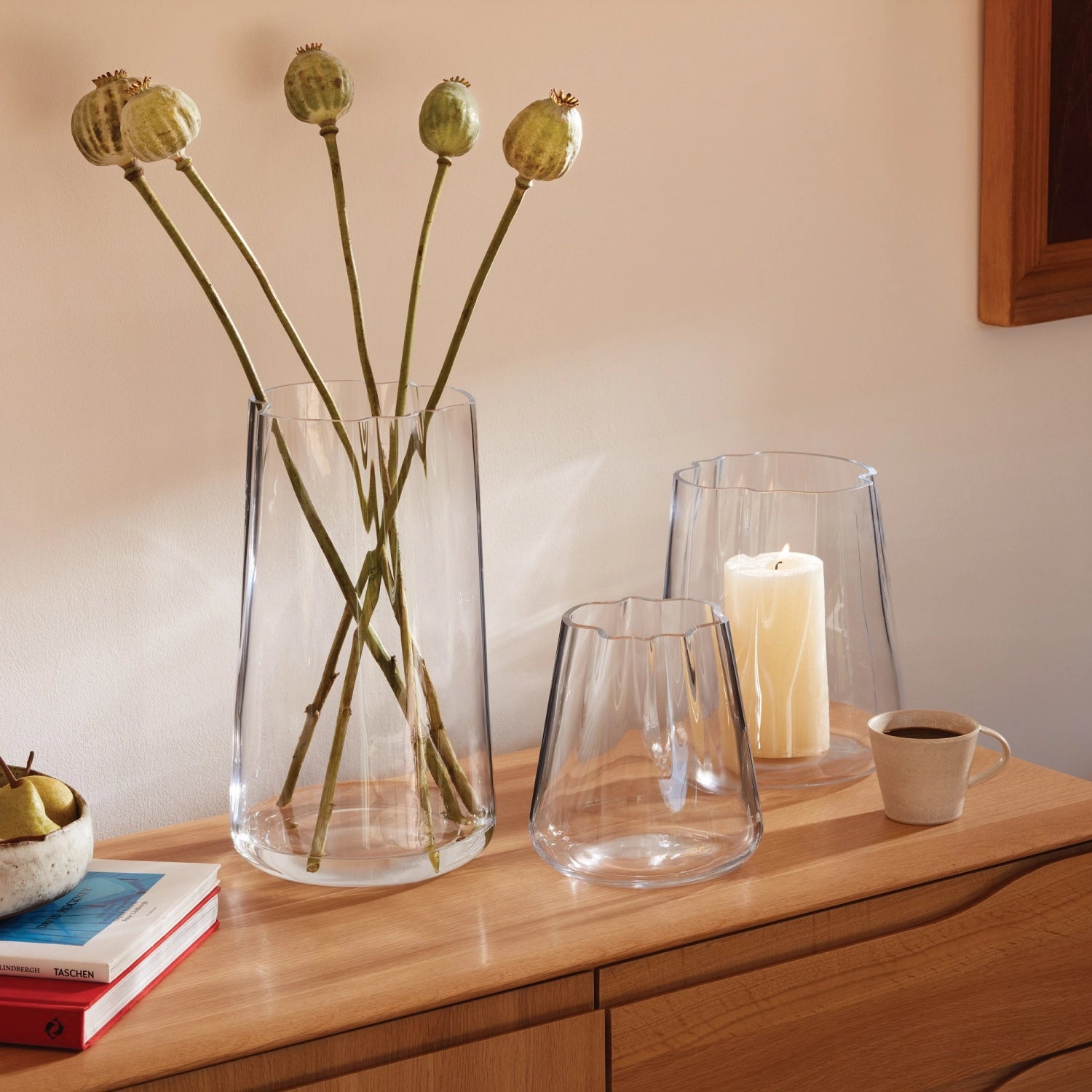 Elegante Lagoon Vase/Laterne von LSA in klarem Glas, 24 cm hoch, ideal für stimmungsvolle Beleuchtung und stilvolle Dekoration.