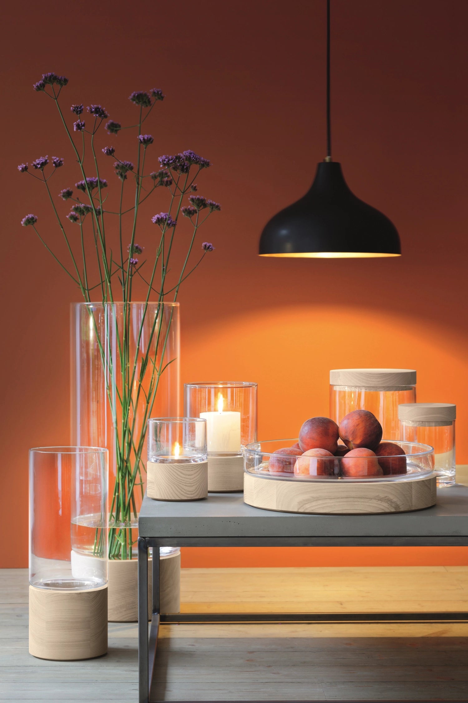 Der Lotta Behälter mit Esche-Deckel (H19cm) von LSA vereint modernes Design und Funktionalität. Ideal für stilvolle Aufbewahrung.