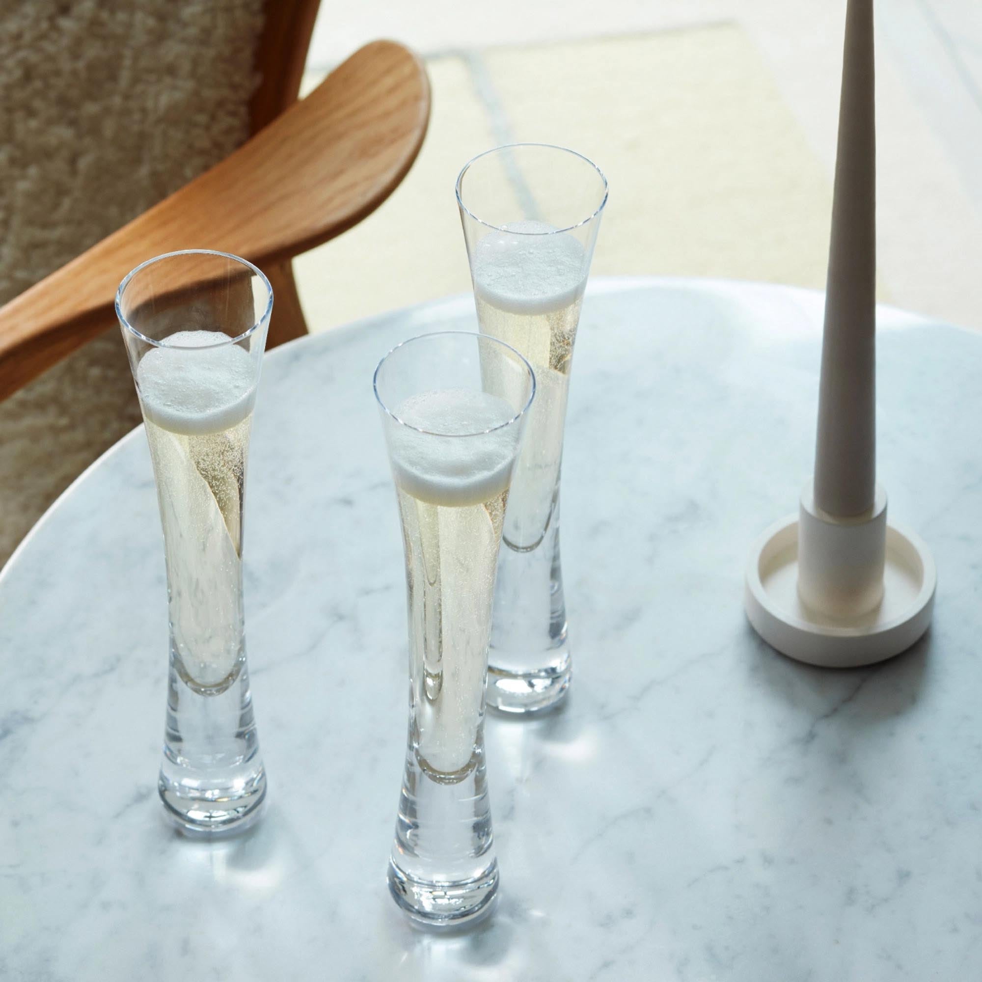 Entdecken Sie das Moya Servier-Set von LSA: Stilvolles Glas-Set mit Schüssel, Tablett und Deckel. Ideal für jeden Anlass und pflegeleicht.