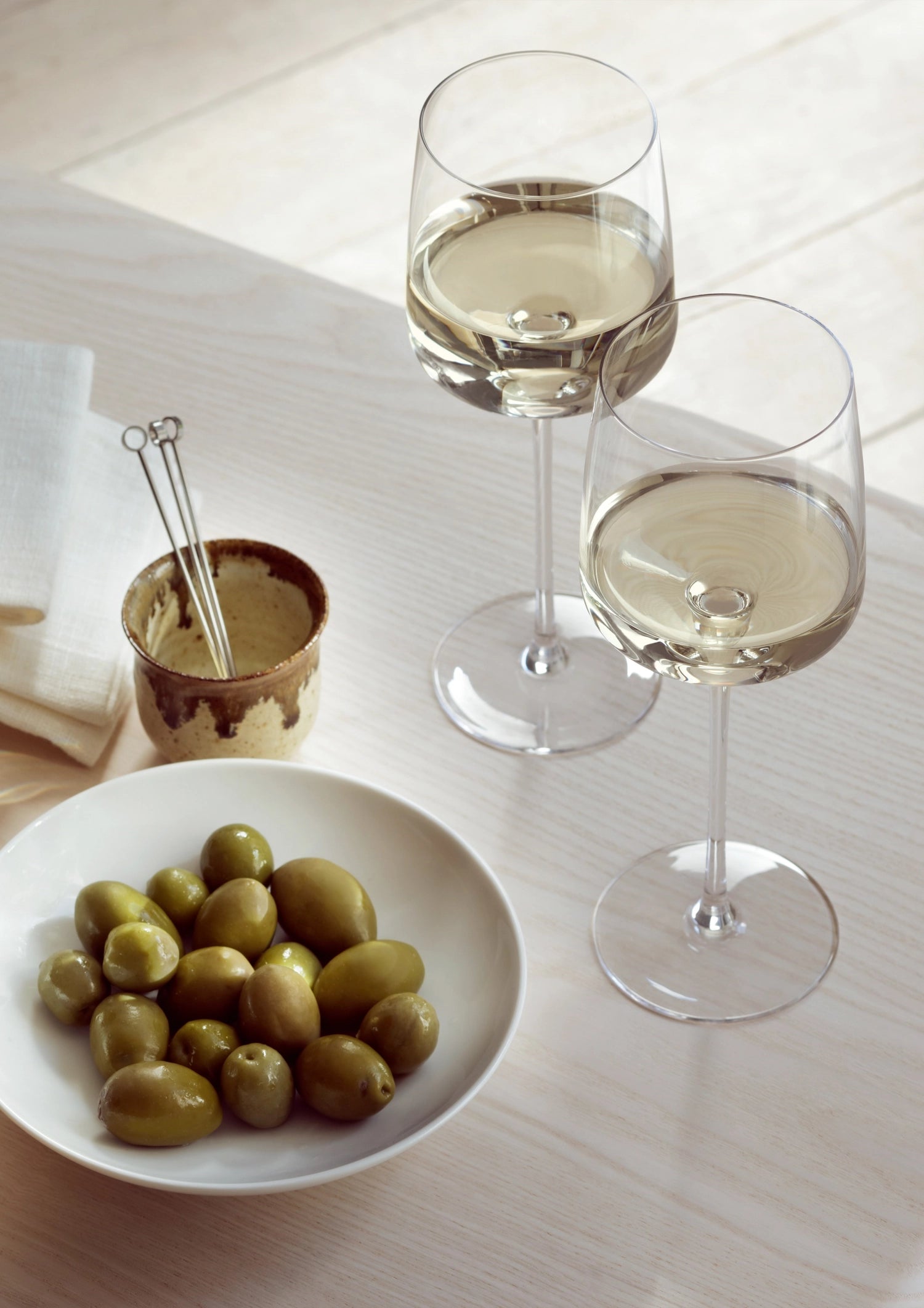 Elegantes 4er Set klarer Weingläser von LSA, 350ml, ideal für festliche Anlässe und entspannte Abende, vereint Ästhetik und Alltagstauglichkeit.