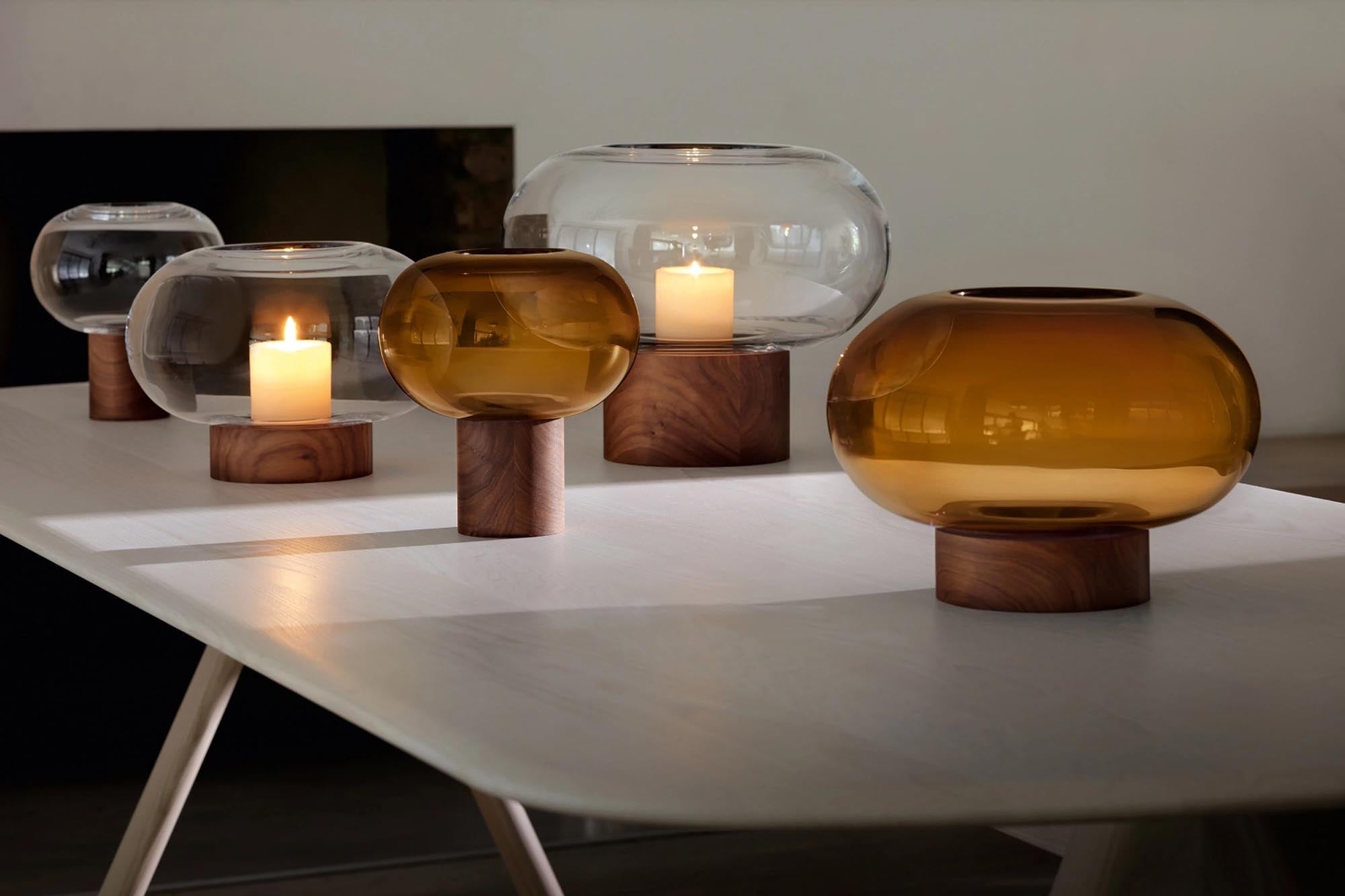 Elegante Oblate Vase in Bernstein-Walnuss von LSA, Ø19.5cm, H21.5cm. Hochwertiges Glas, edles Design, vielseitig einsetzbar.