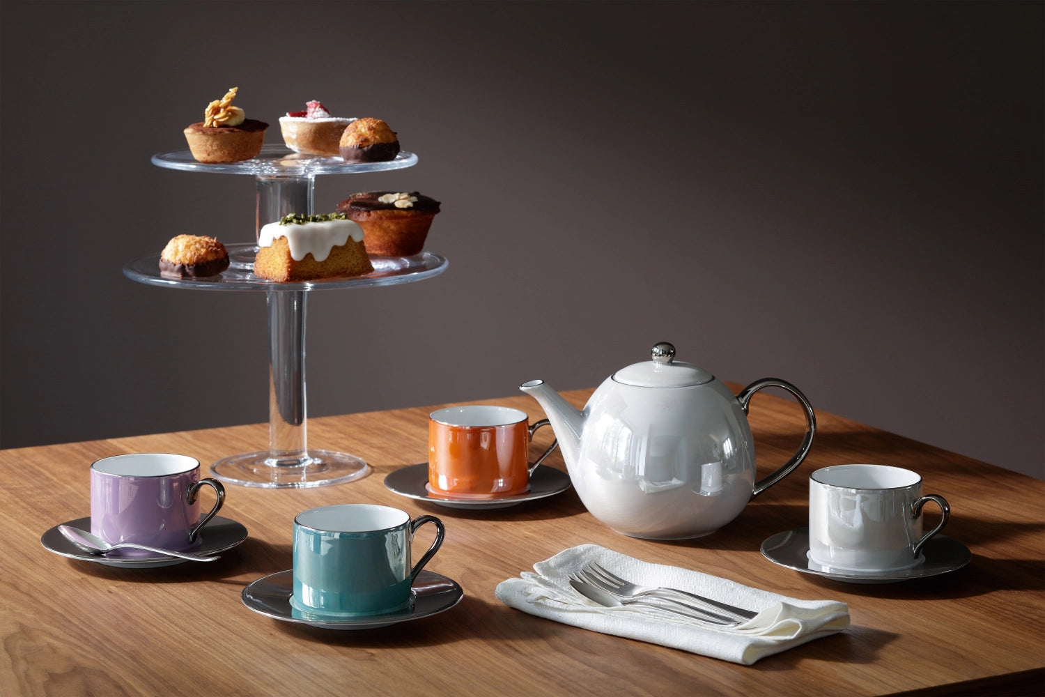 Entdecken Sie die LSA Palazzo Teetasse und UT 250ml – ein stilvolles Porzellan-Set, das Ihre Teepause mit Eleganz und Funktionalität veredelt.