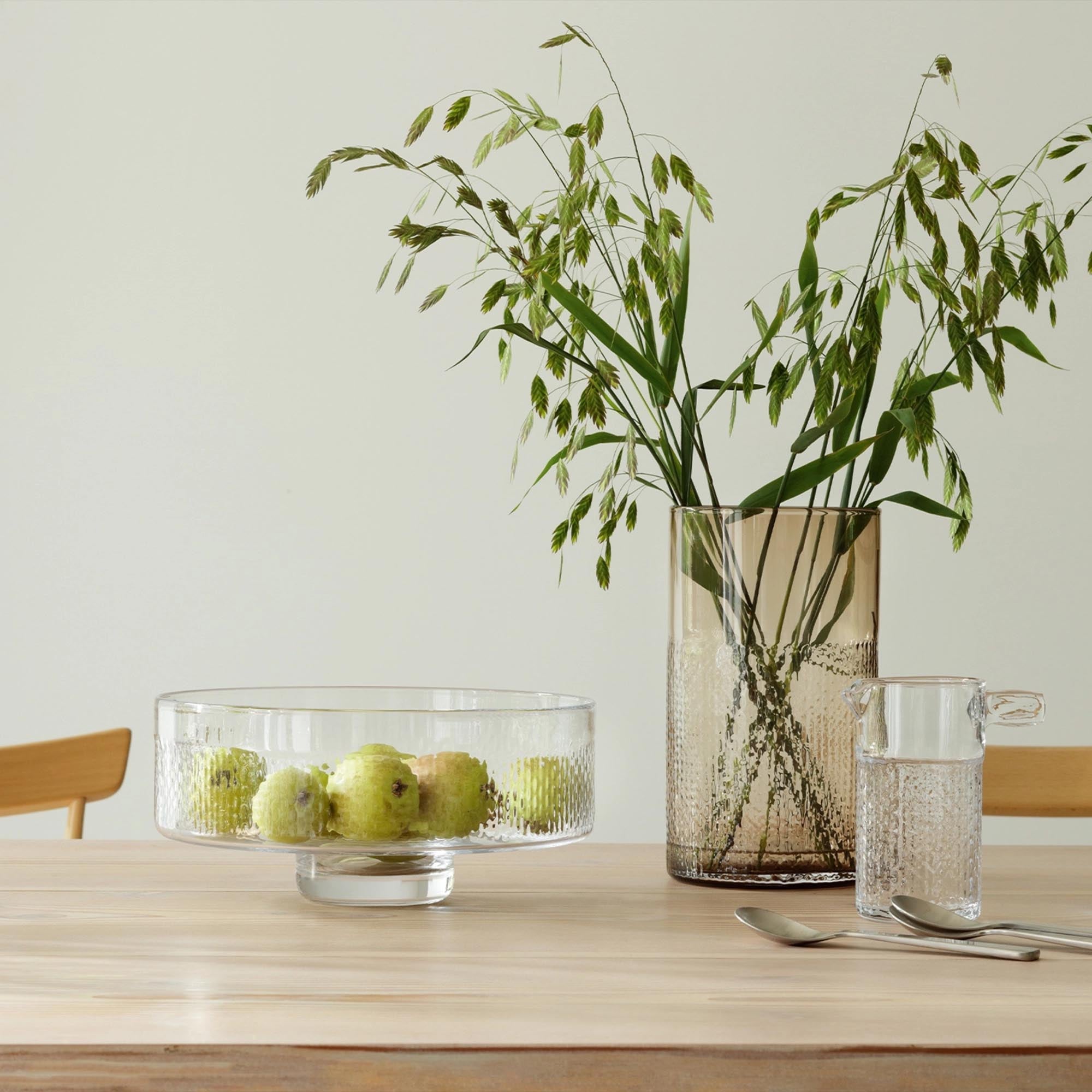 Elegante Wicker Hohe Schale mit Fuß von LSA, Ø28,5 cm, H13 cm. Ideal für stilvolle Präsentationen von Obst und Snacks, verleiht jedem Raum einen Hauch von Klasse.