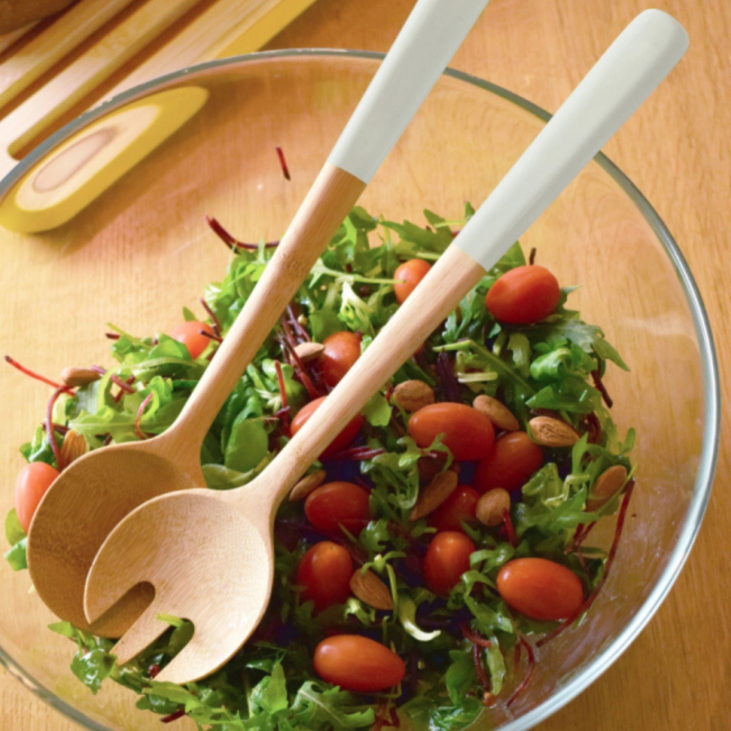 Elegantes Salatbesteck von Pebbly in Cremefarbe, 31 cm lang, ideal für stilvolles Servieren von Salaten und Beilagen.