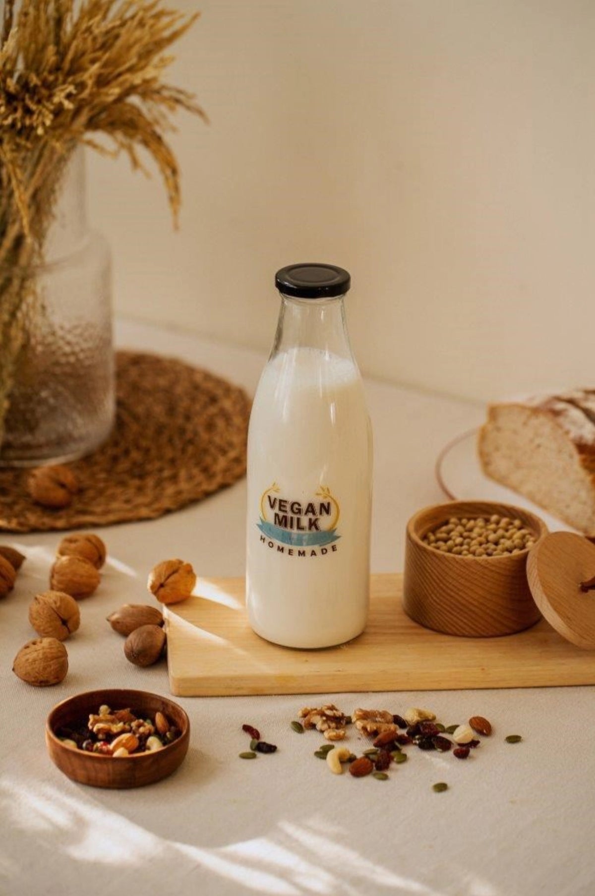 2er Set Nussmilchbeutel, Flasche 900ml in Weiss präsentiert im Onlineshop von KAQTU Design AG. Aufbewahrungsbehälter ist von Nuts Innovations