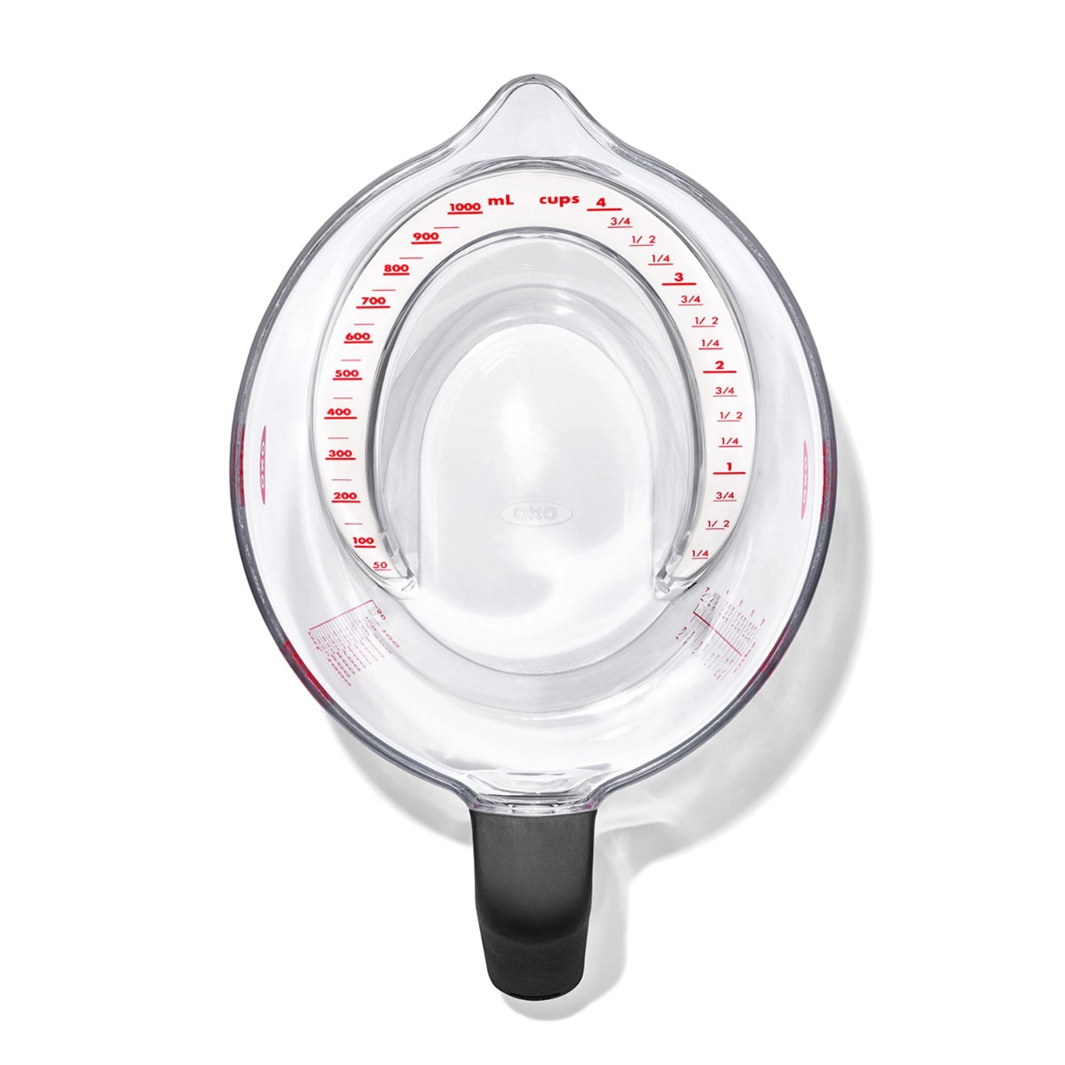 Stylischer 1L Messbecher von OXO mit abgewinkeltem Design, perfekt für einfaches und genaues Abmessen von Flüssigkeiten in der Küche.