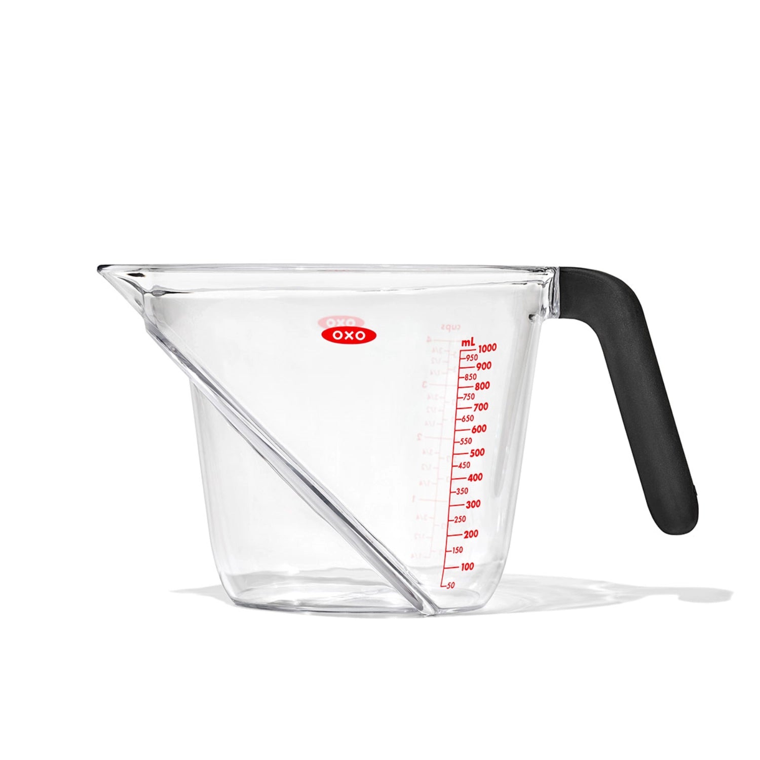 OXO abgewinkelter Messbecher mit 1L Fassungsvermögen, ergonomisches Design für einfaches Messen und Ausgießen, perfekt für jede Küche.