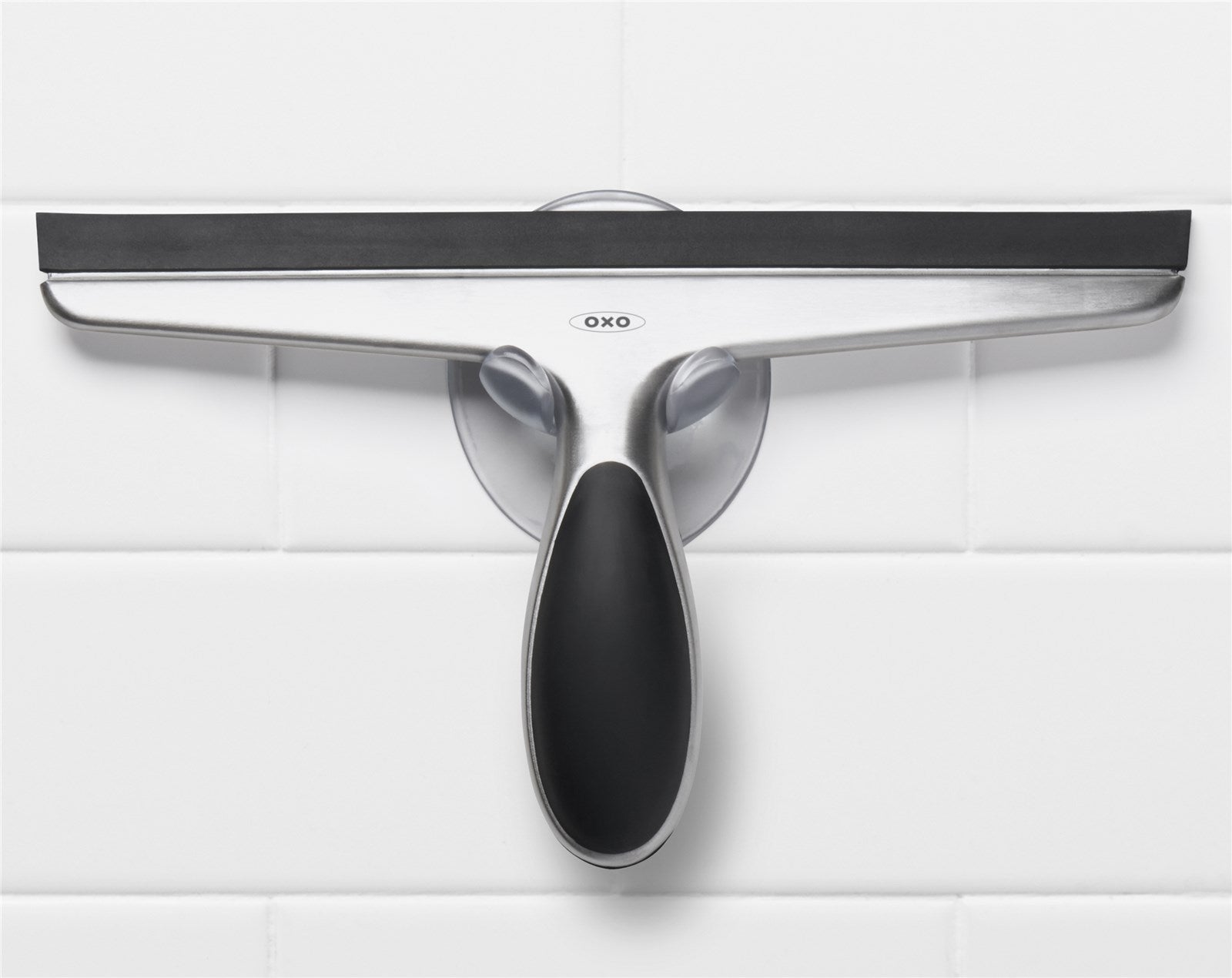 Edelstahl Abzieher von OXO: Hochwertiges Badzubehör für streifenfreie Sauberkeit auf Duschwänden und Spiegeln. Ergonomisch und langlebig.