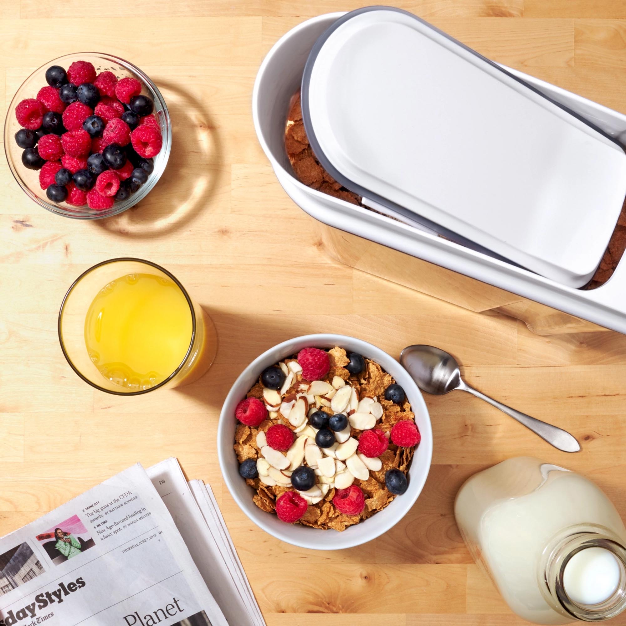 Kompakter OXO Dispenser: 2.3 l für frische, knusprige Cerealien.