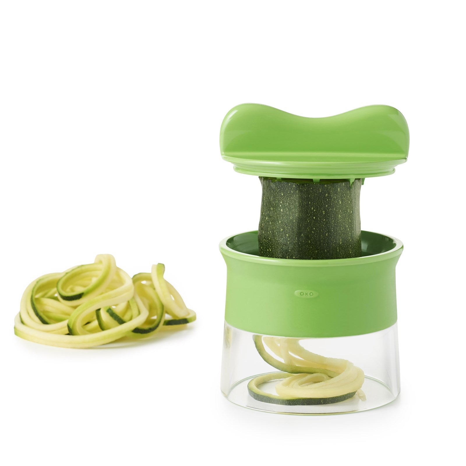 Der OXO Hand-Spiralizer in frischem Grün zaubert gesunde Gemüsespiralen für kreative Gerichte. Kompakt, langlebig und leicht zu reinigen!