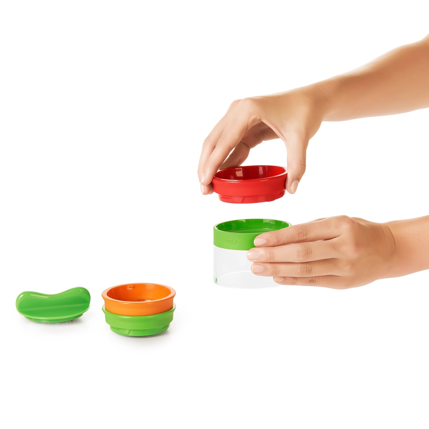 Hand-Spiralizer von OXO mit 3 Klingen, ideal zum Schneiden von Gemüse in spiralförmige Stränge für gesunde Gerichte.