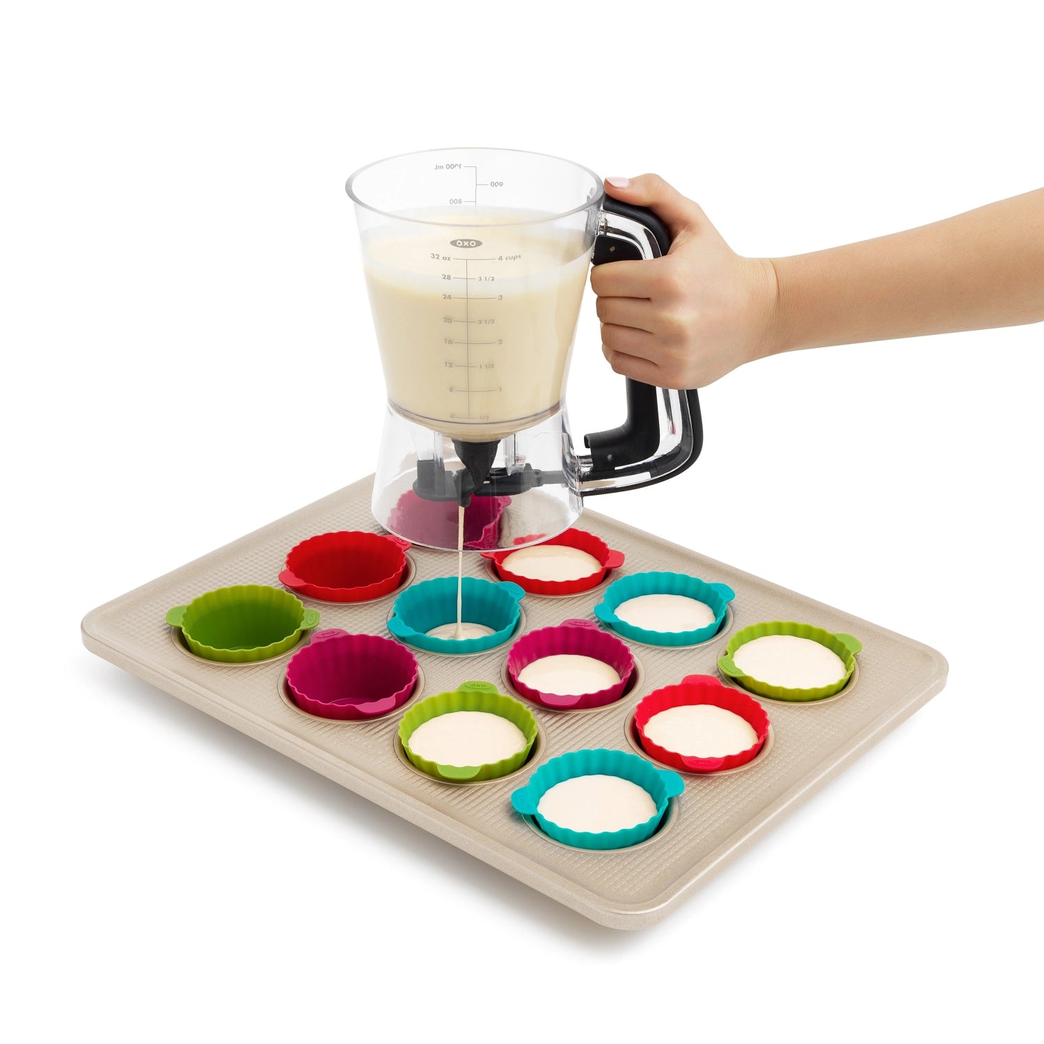 Der OXO Good Grips Präzisions Teigspender ist ein praktisches Küchenwerkzeug für exaktes Abmessen und Ausgießen von Teig und Flüssigkeiten.