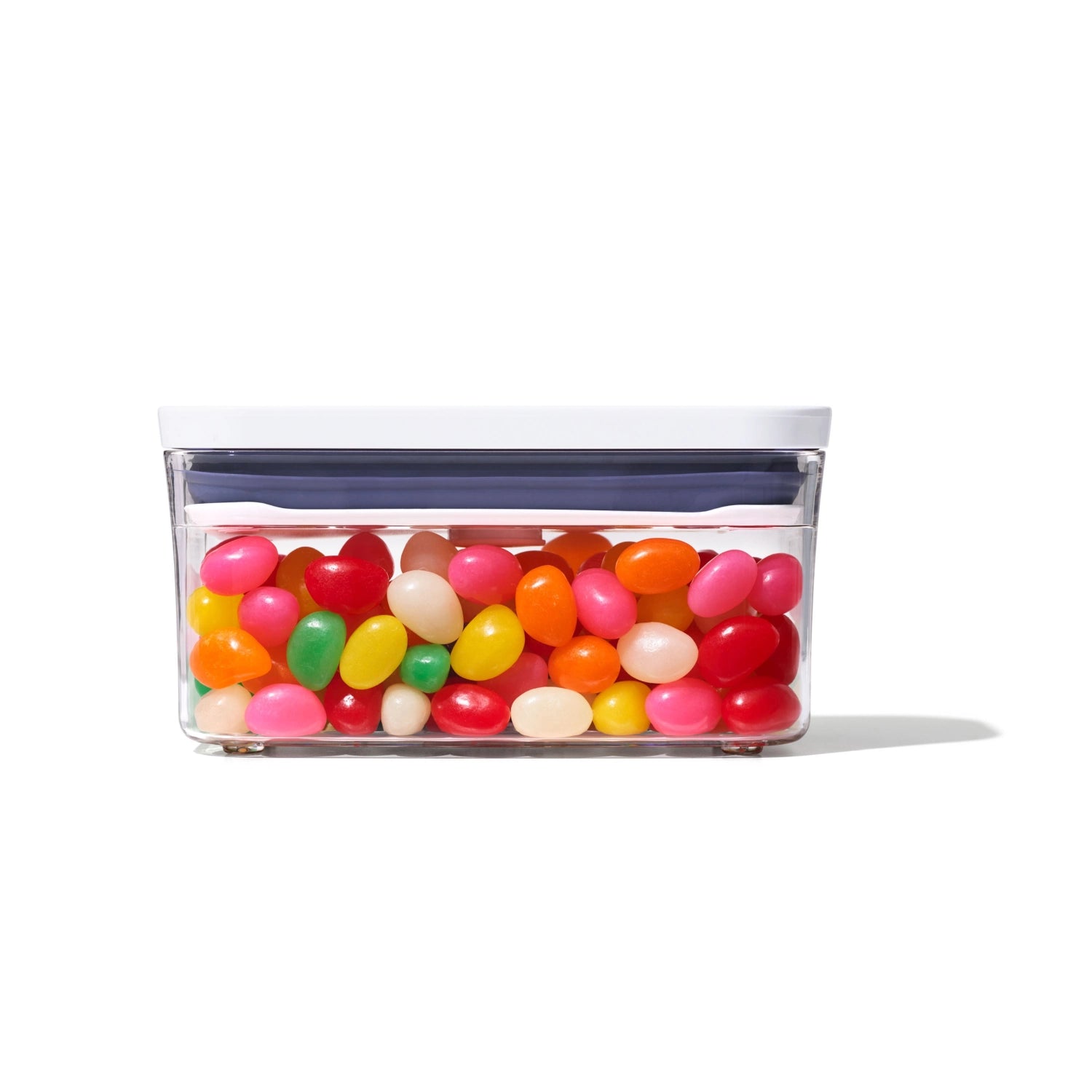 Rechteckiger OXO POP 2.0 Vorratsbehälter mit 0,6 l Volumen, ideal für die ordentliche Lagerung von Snacks und Zutaten in der Küche.