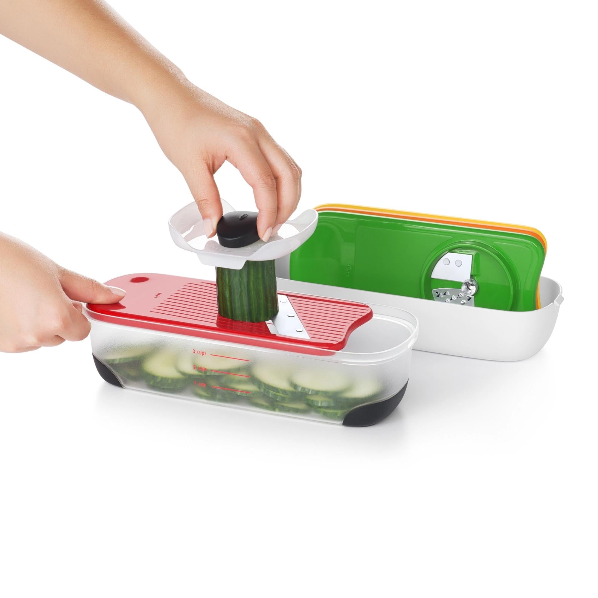 OXO GG Mandoline Set: Vielseitiges Schneidewerkzeug für gleichmäßige Scheiben und kreative Gerichte. Langlebig, stabil und einfach zu reinigen.