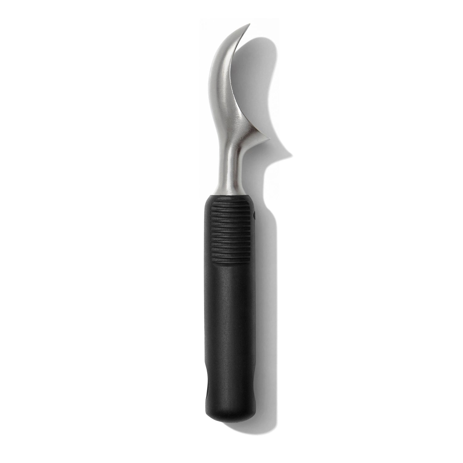 Robuster Glacelöffel aus Edelstahl von OXO, perfekt zum einfachen Portionieren von gefrorenen Leckereien, mit komfortablem, rutschfestem Griff.