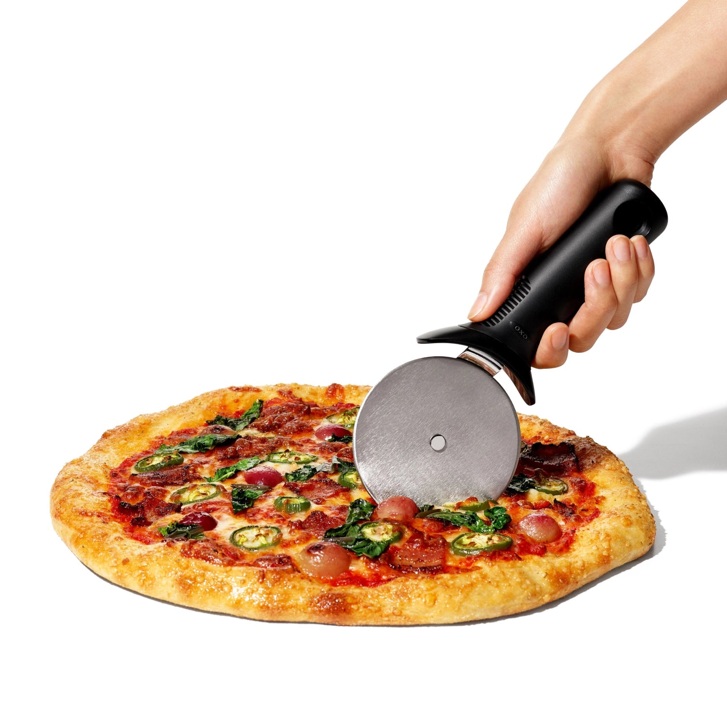 Gutes Pizzarad von OXO mit einem Durchmesser von 10 cm, ideal zum Schneiden von Pizza, ergonomischer Griff für einfachen Einsatz.