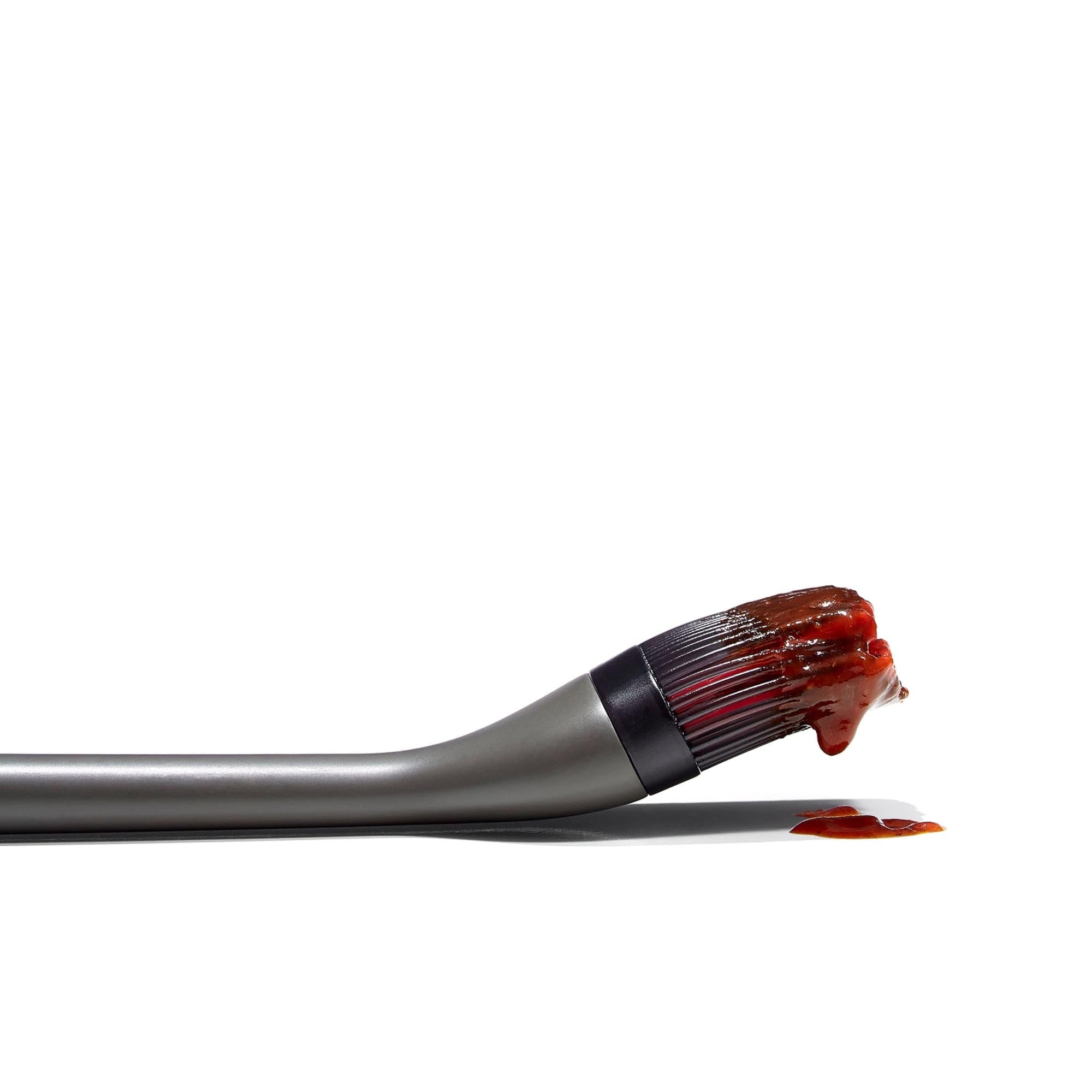 OXO Grillpinsel: Ideal für gleichmässiges Auftragen von Marinaden.