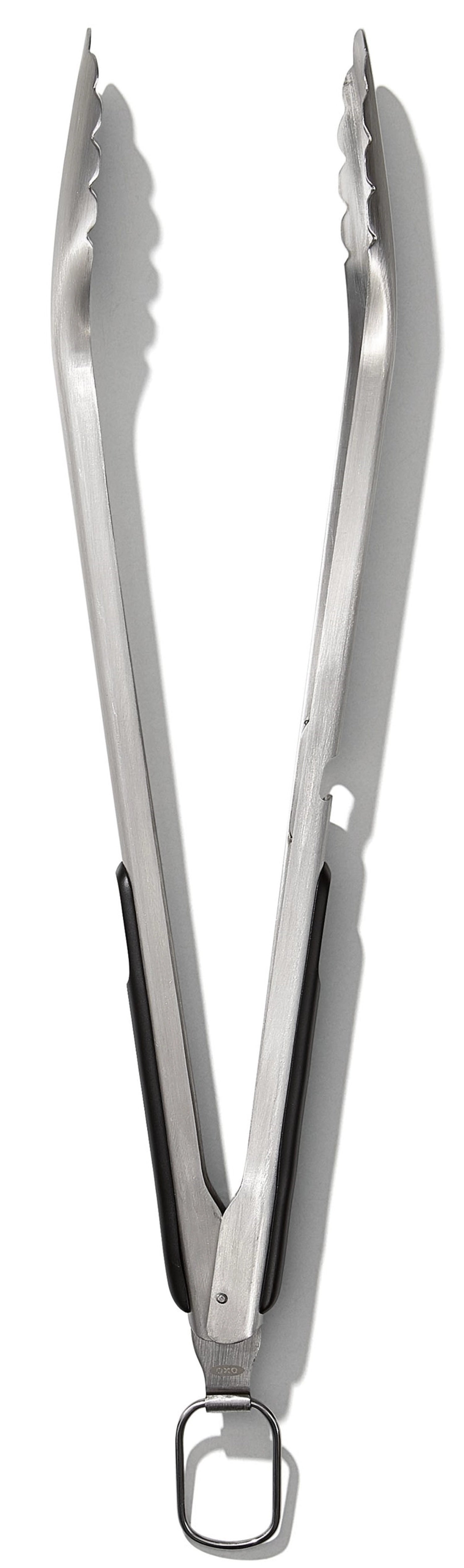 Praktisches OXO Good Grips Grillzangen-Set, ideal zum einfachen Wenden und Servieren von Grillgut, mit rutschfestem Griff für optimalen Halt.