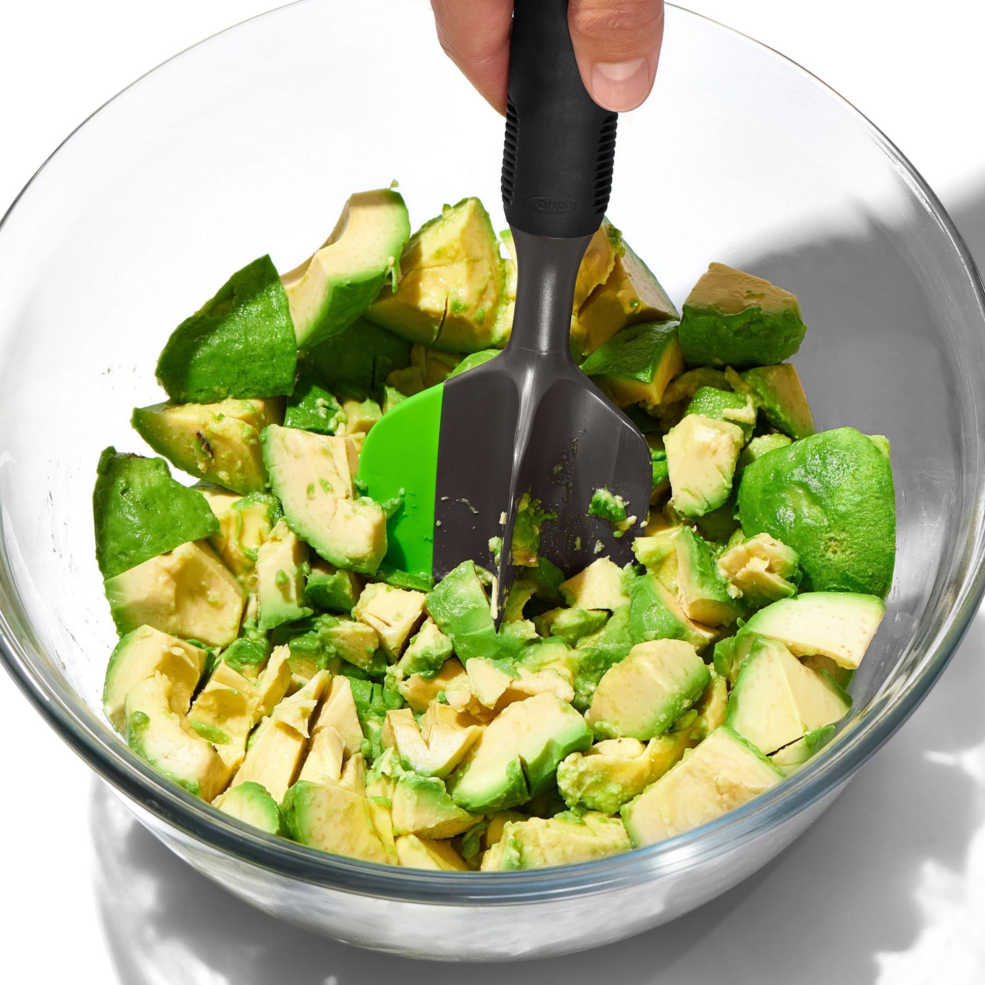 Der OXO Good Grips Avocado Stampfer und Schaber vereinfacht das Zubereiten von Avocado-Gerichten – ideal für cremige Dips und Aufstriche.