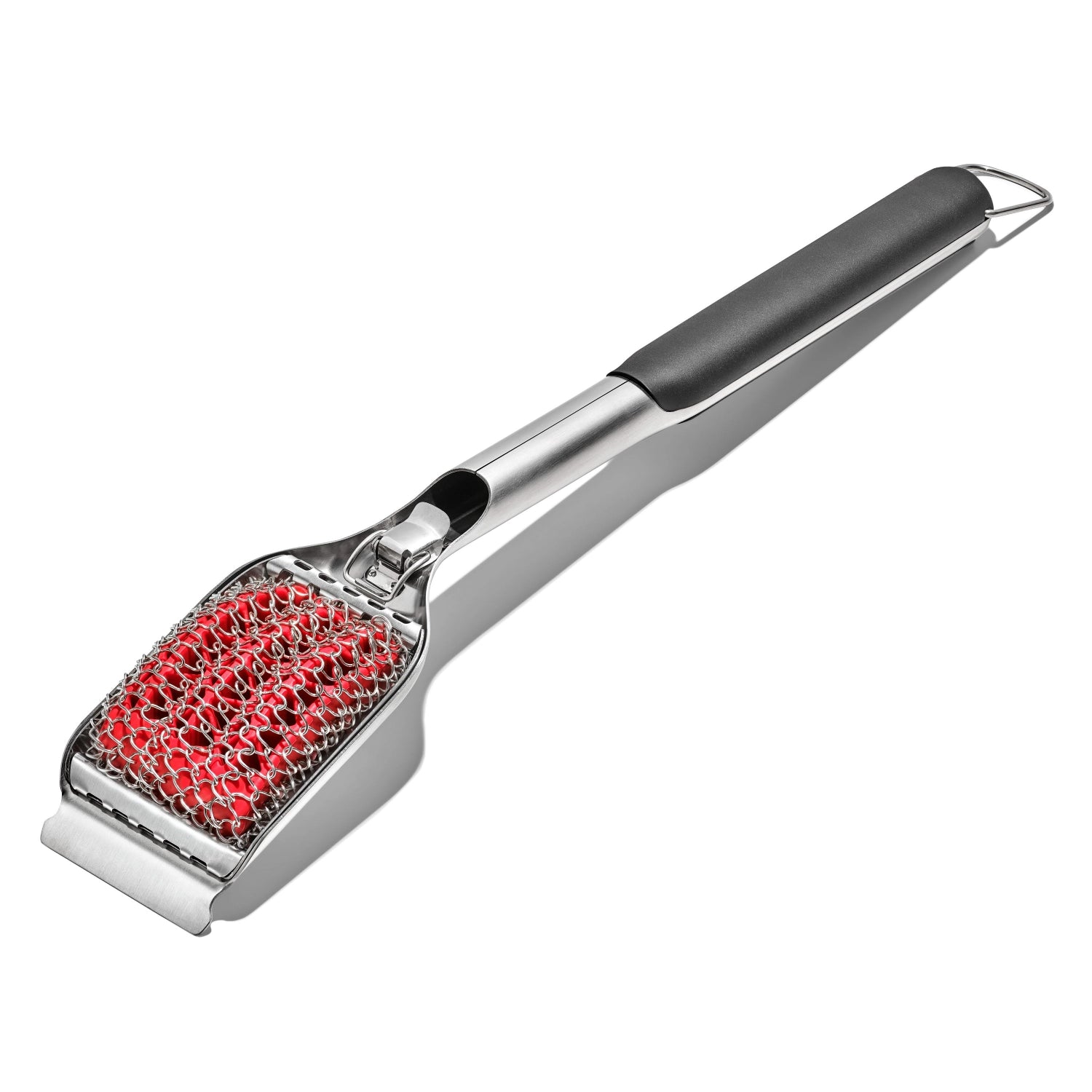 Effiziente Grillbürste von OXO, 51.3x7.8cm, ideal für müheloses Reinigen von Grilloberflächen und sorgt für ein sauberes Grillerlebnis.