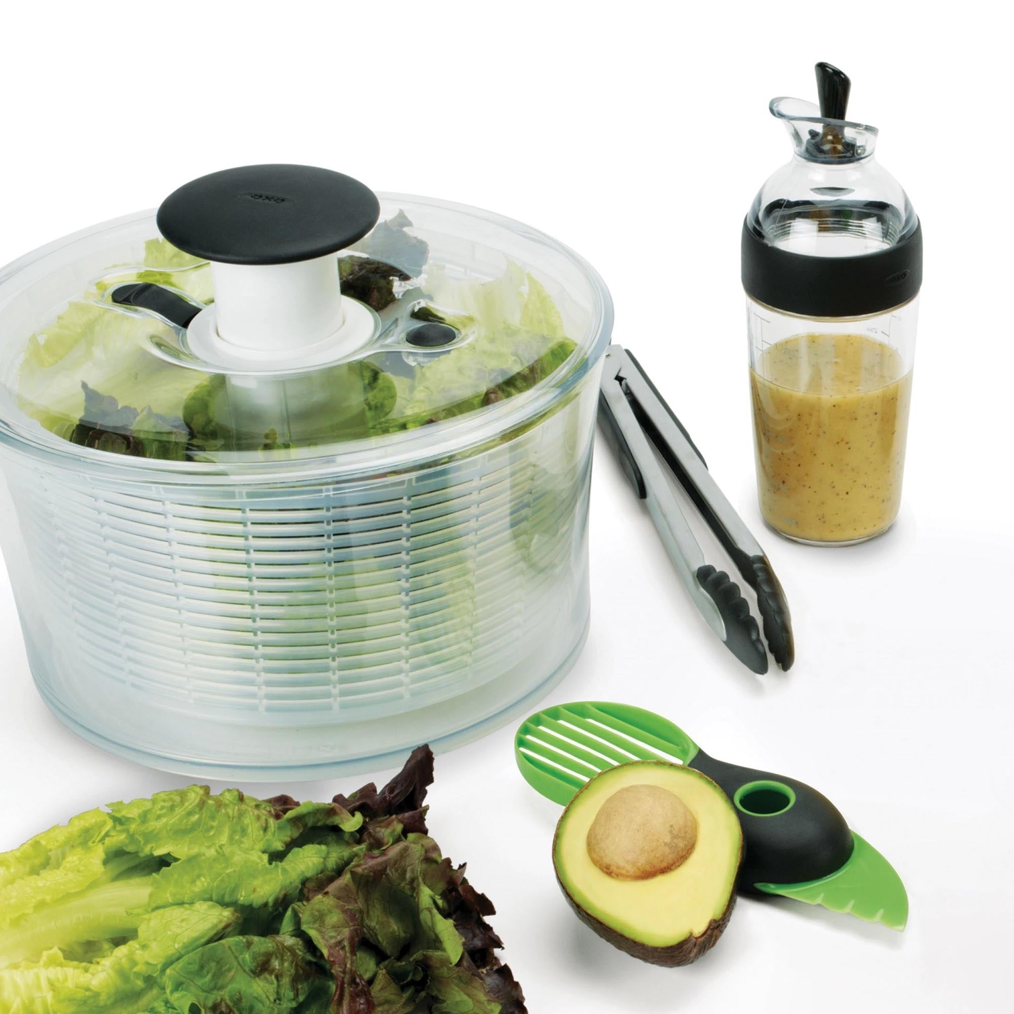 Der OXO Salatdressing Shaker 350ml in Schwarz ist ideal für köstliche Dressings. BPA-frei, langlebig und spülmaschinenfest – perfekter Küchenhelfer!