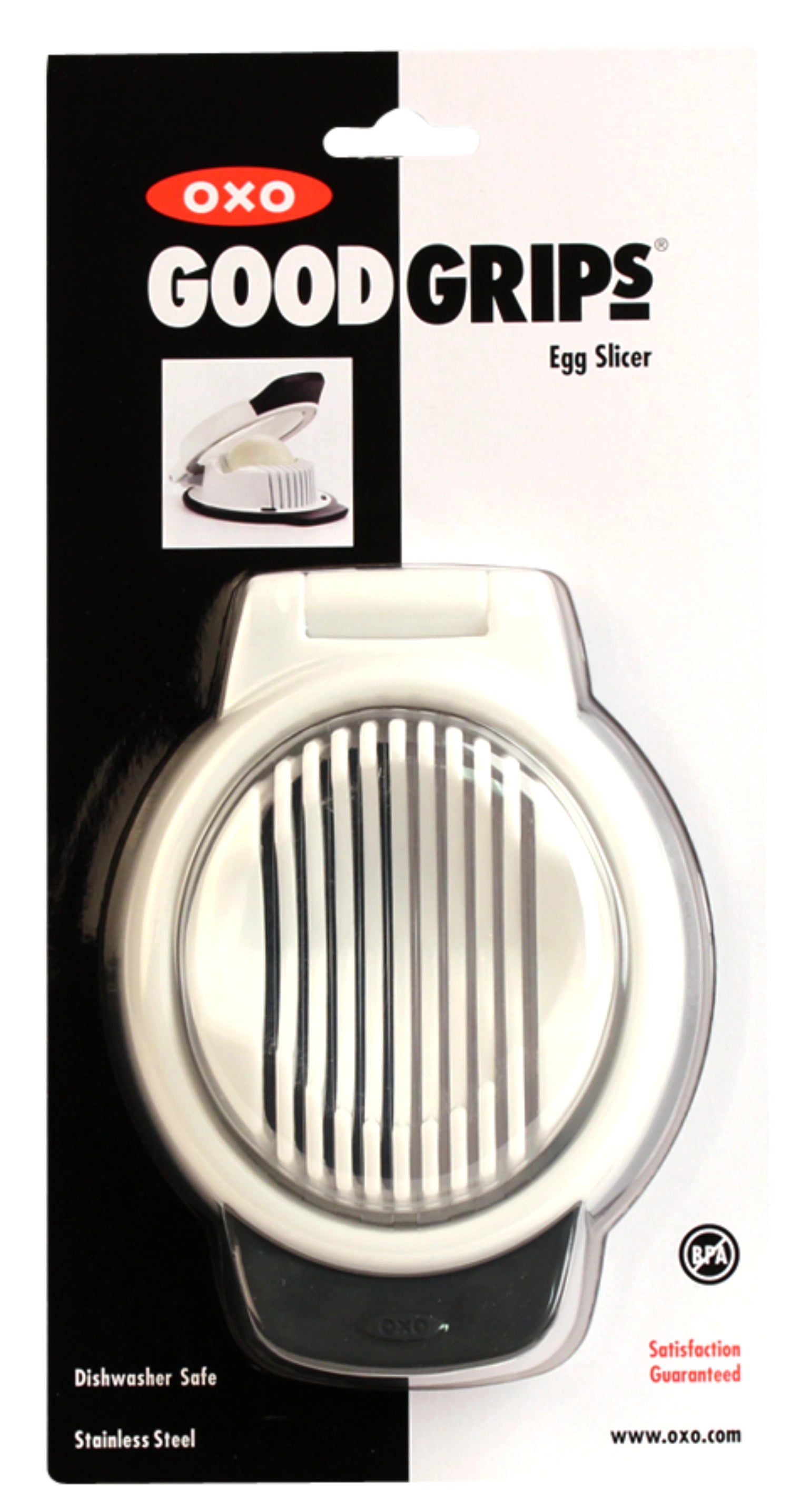 Eierschneider in elegantem Weiß-Schwarz von OXO, ideal zum gleichmäßigen Schneiden von Eiern für Salate und Snacks.