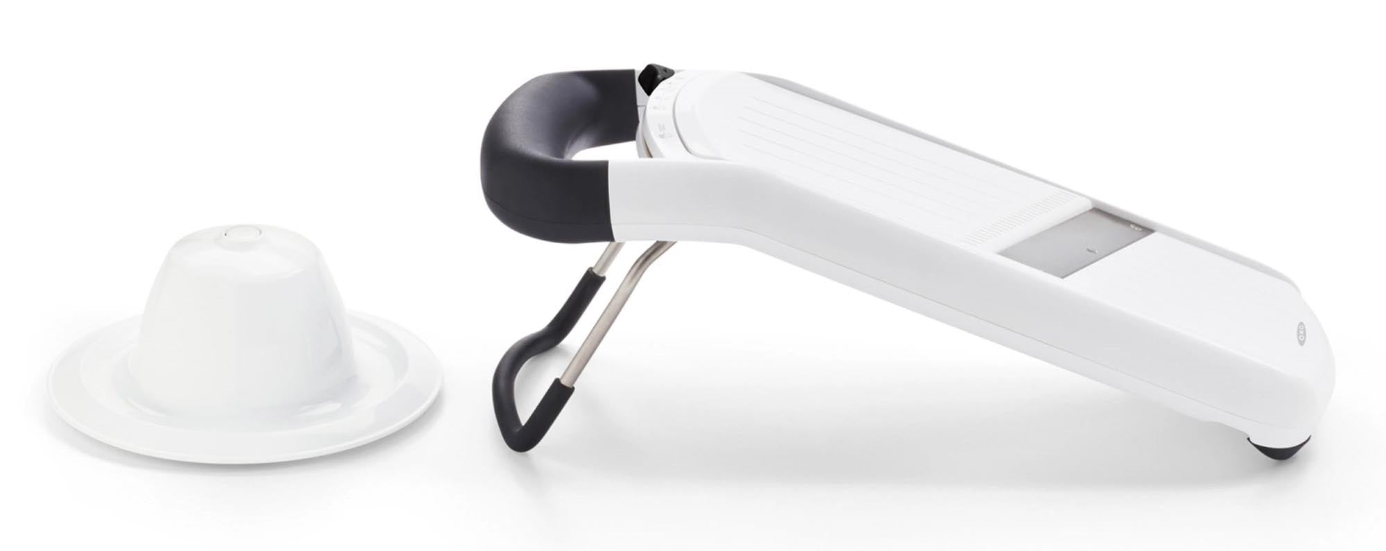 Entdecken Sie die OXO Mandoline in Weiß: Ihr perfekter Küchenhelfer für präzise Schnitte von Gemüse und Obst. Hochwertig, vielseitig und leicht zu reinigen!