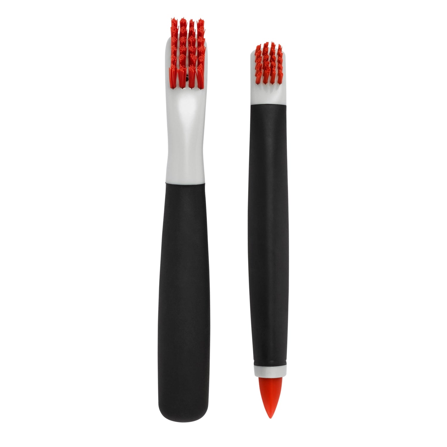 Zwei praktische OXO Reinigungsbürsten für effektives Abwaschen. Ergonomisches Design und robuste Borsten sorgen für eine gründliche Reinigung.