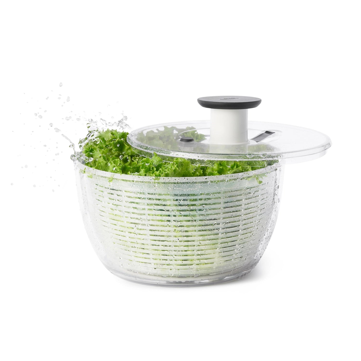 Große, runde Salatschleuder von OXO mit transparentem Design, 5,8 l Fassungsvermögen und 26,7 cm Durchmesser – perfekt für knackige Salate.