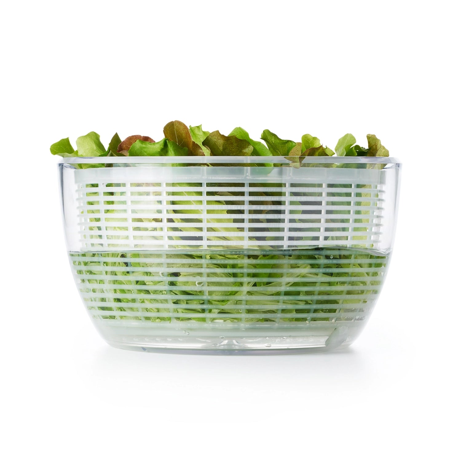 Transparente, große Salatschleuder von OXO mit 5,8 l Volumen und 26,7 cm Durchmesser – ideal zum Trocknen von frischem Gemüse und Salat.