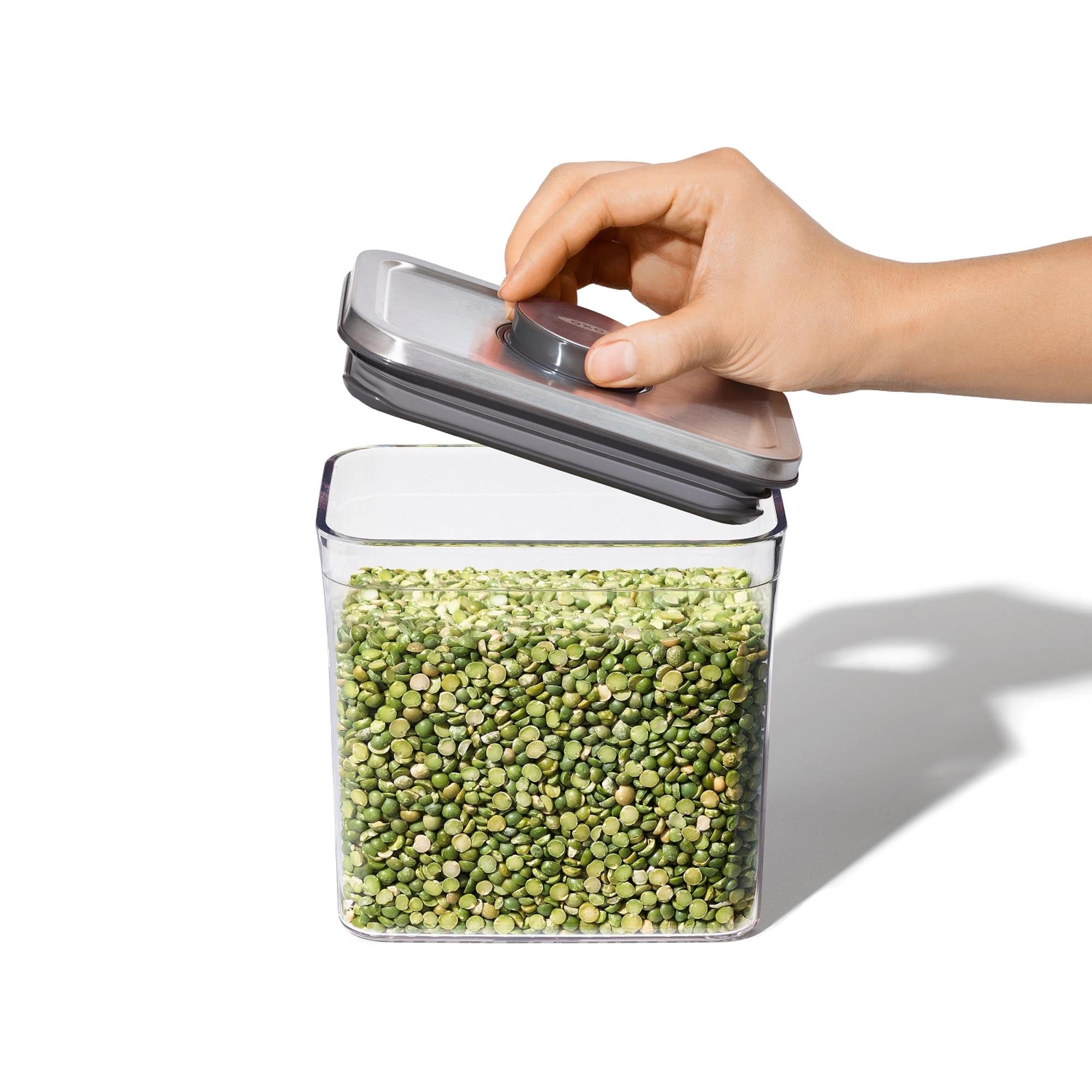 Kleiner OXO 2.6L Behälter: Perfekt für platzsparende Frische.