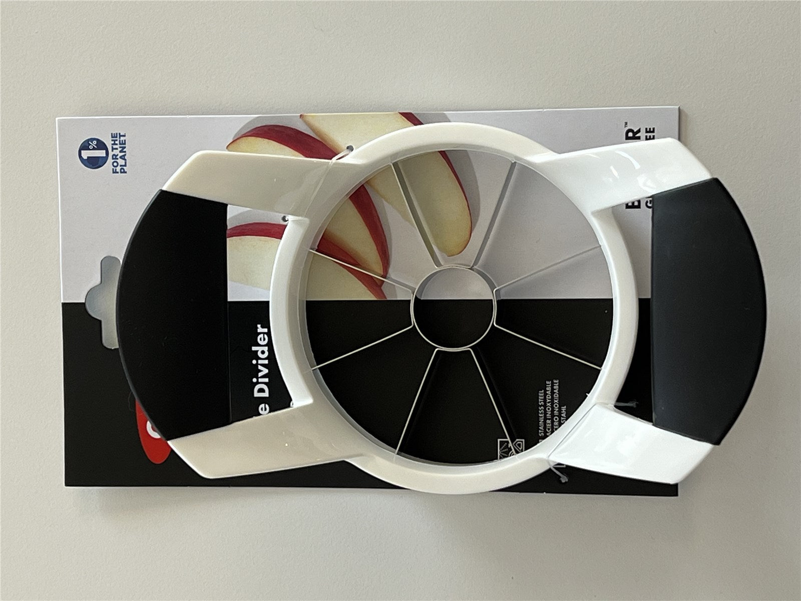 Effizienter OXO Apfelteiler für 8 gleichmäßige Stücke. Hochwertig, ergonomisch und spülmaschinenfest – ideal für jede Küche!