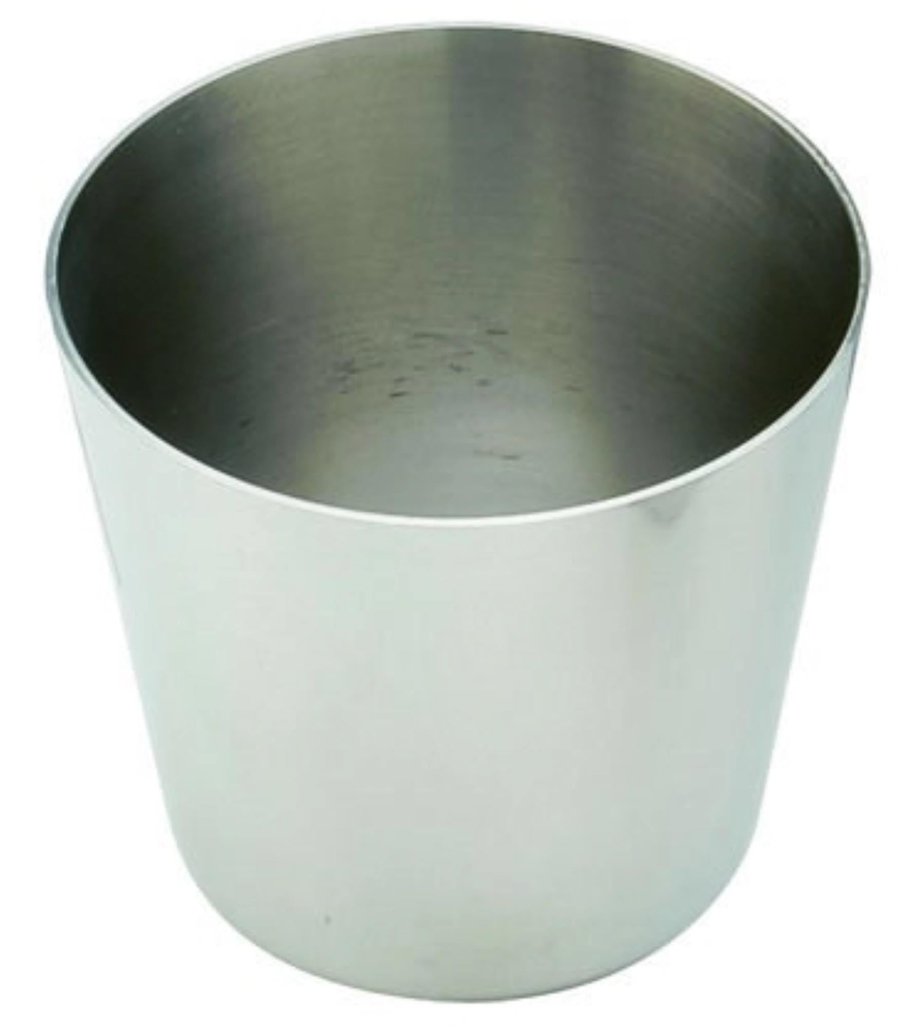 Die Piazza Dariolform 8x8cm aus Edelstahl ist ideal für Desserts und Kuchen. Gleichmässige Wärmeverteilung, spülmaschinenfest, langlebig.