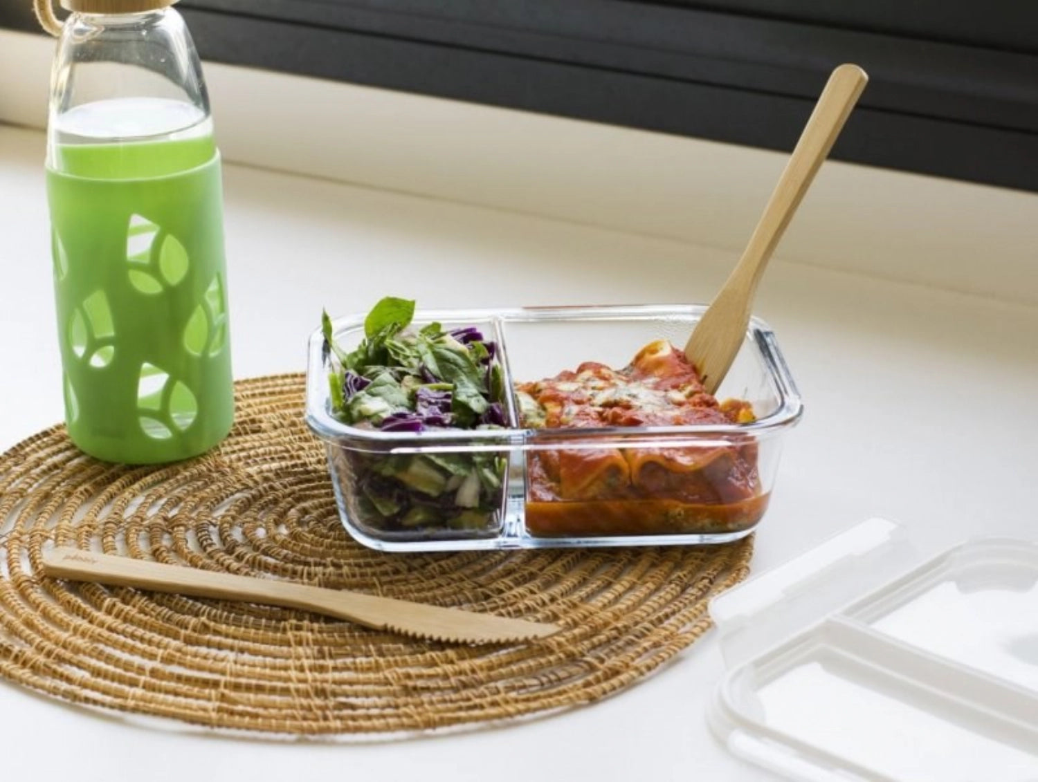Elegante Pebbly Lunch-Box aus Glas mit 950ml Volumen, ideal für gesunde Mahlzeiten unterwegs, Maße: 20x15x6cm.